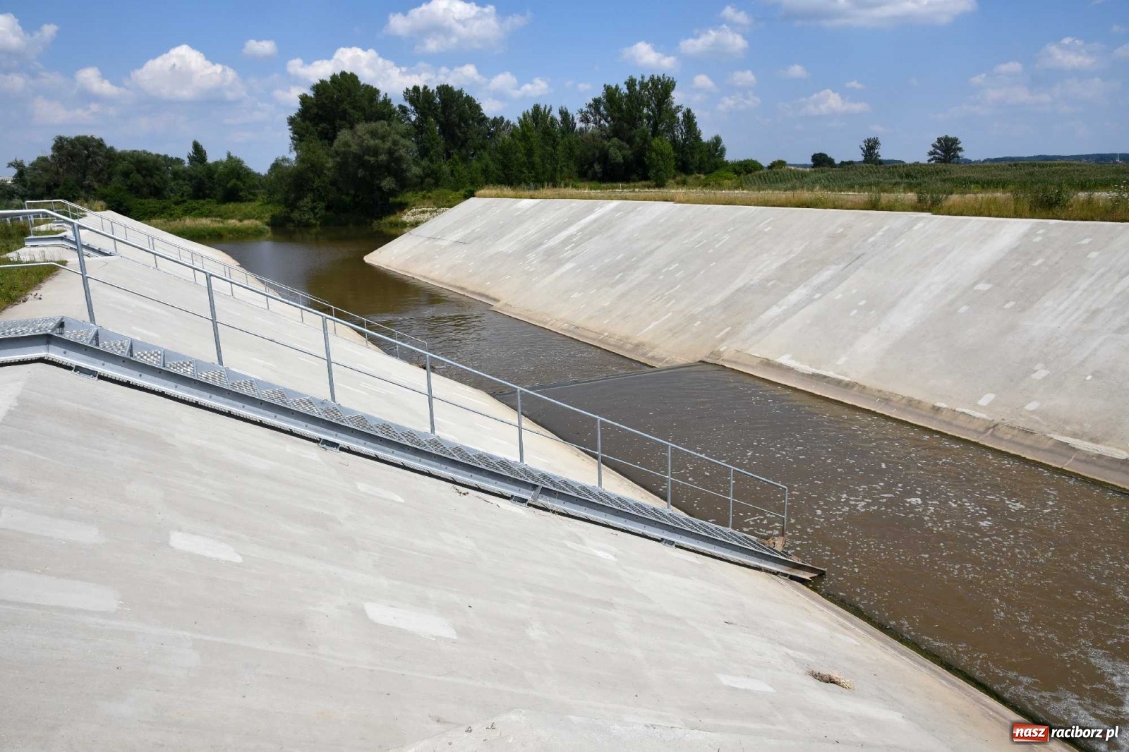 Zdjęcie w galerii na portalu naszraciborz.pl: Niski stan Odry. Takie widoki z zapory zbiornika Racibórz wiadomości z regionu