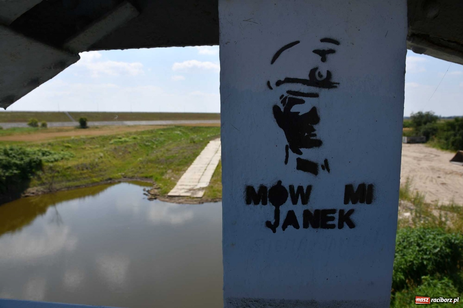 Zdjęcie w galerii na portalu naszraciborz.pl: Niski stan Odry. Takie widoki z zapory zbiornika Racibórz wiadomości z regionu