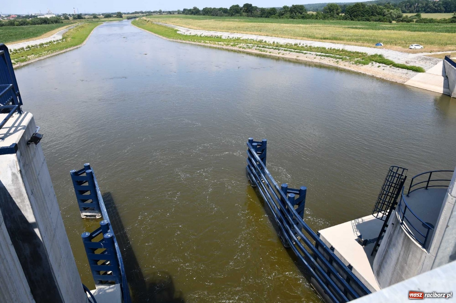 Zdjęcie w galerii na portalu naszraciborz.pl: Niski stan Odry. Takie widoki z zapory zbiornika Racibórz wiadomości z regionu