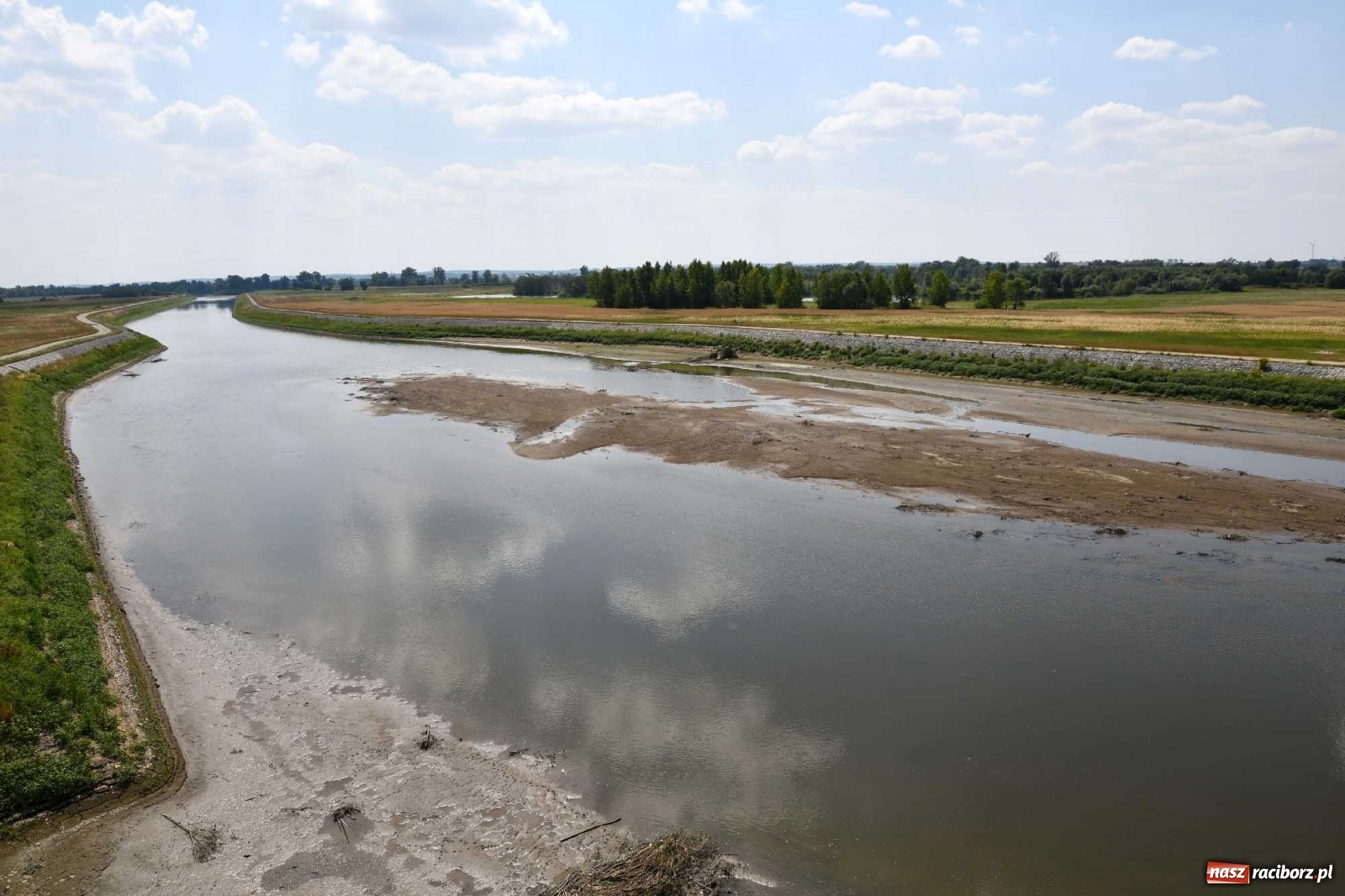 Zdjęcie w galerii na portalu naszraciborz.pl: Niski stan Odry. Takie widoki z zapory zbiornika Racibórz wiadomości z regionu
