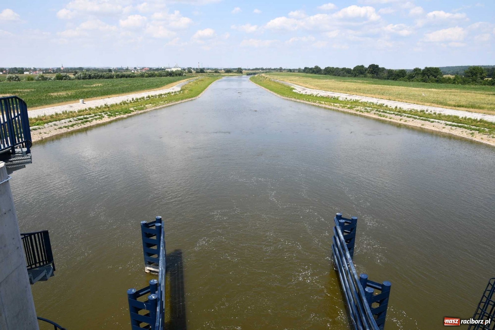 Zdjęcie w galerii na portalu naszraciborz.pl: Niski stan Odry. Takie widoki z zapory zbiornika Racibórz wiadomości z regionu