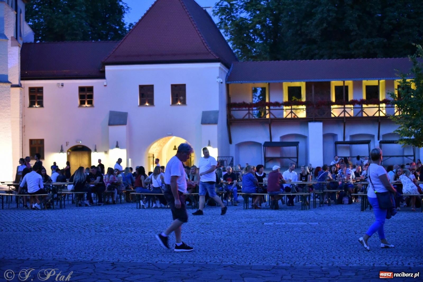 Zdjęcie w galerii na portalu naszraciborz.pl: Zamkowe LATINO PARTY ON AIR [FOTO i WIDEO] wiadomości z regionu