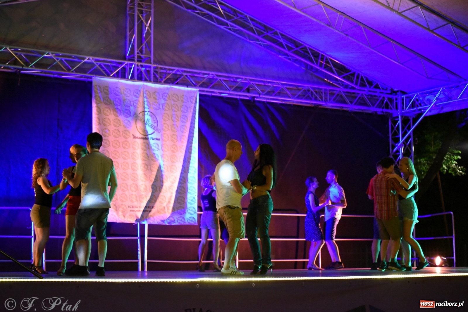 Zdjęcie w galerii na portalu naszraciborz.pl: Zamkowe LATINO PARTY ON AIR [FOTO i WIDEO] wiadomości z regionu