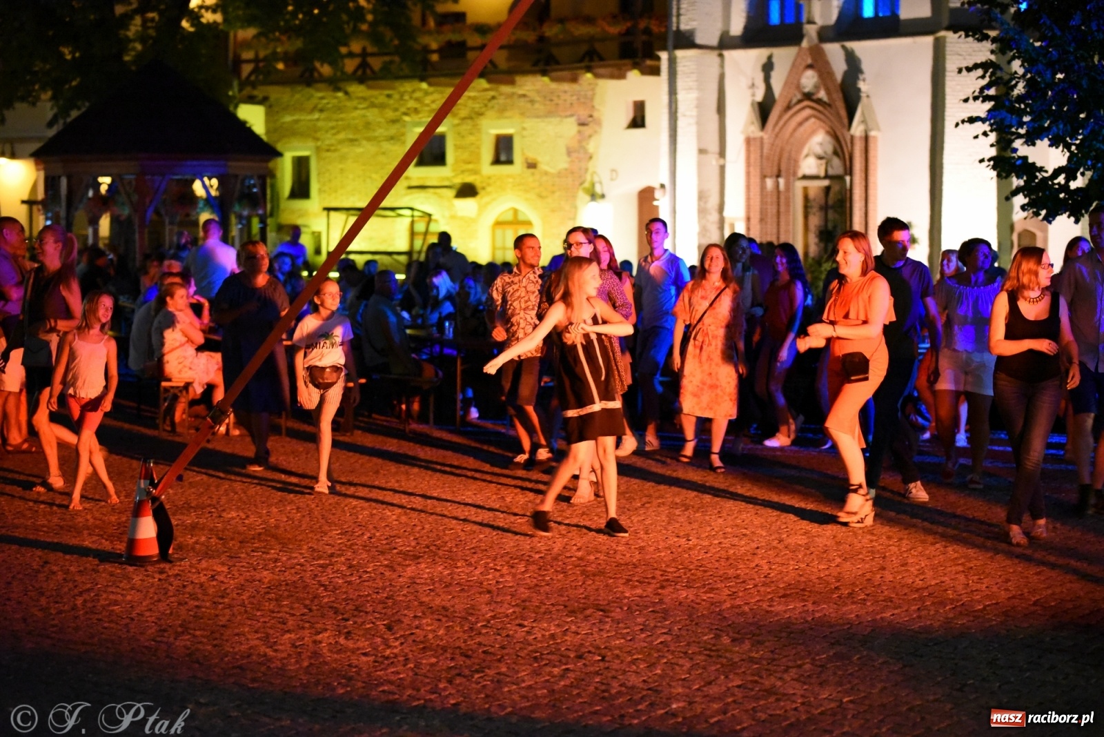 Zdjęcie w galerii na portalu naszraciborz.pl: Zamkowe LATINO PARTY ON AIR [FOTO i WIDEO] wiadomości z regionu
