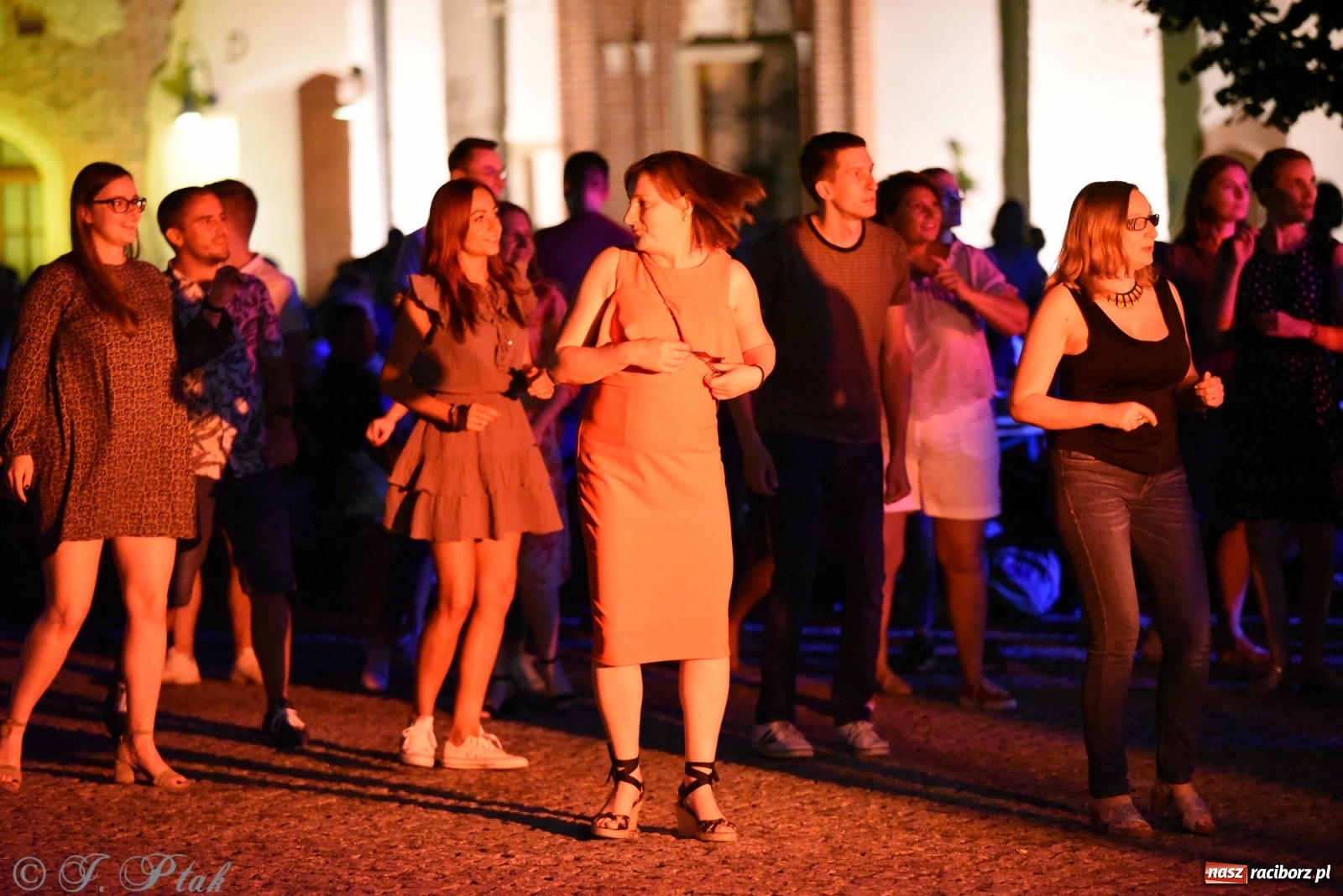 Zdjęcie w galerii na portalu naszraciborz.pl: Zamkowe LATINO PARTY ON AIR [FOTO i WIDEO] wiadomości z regionu