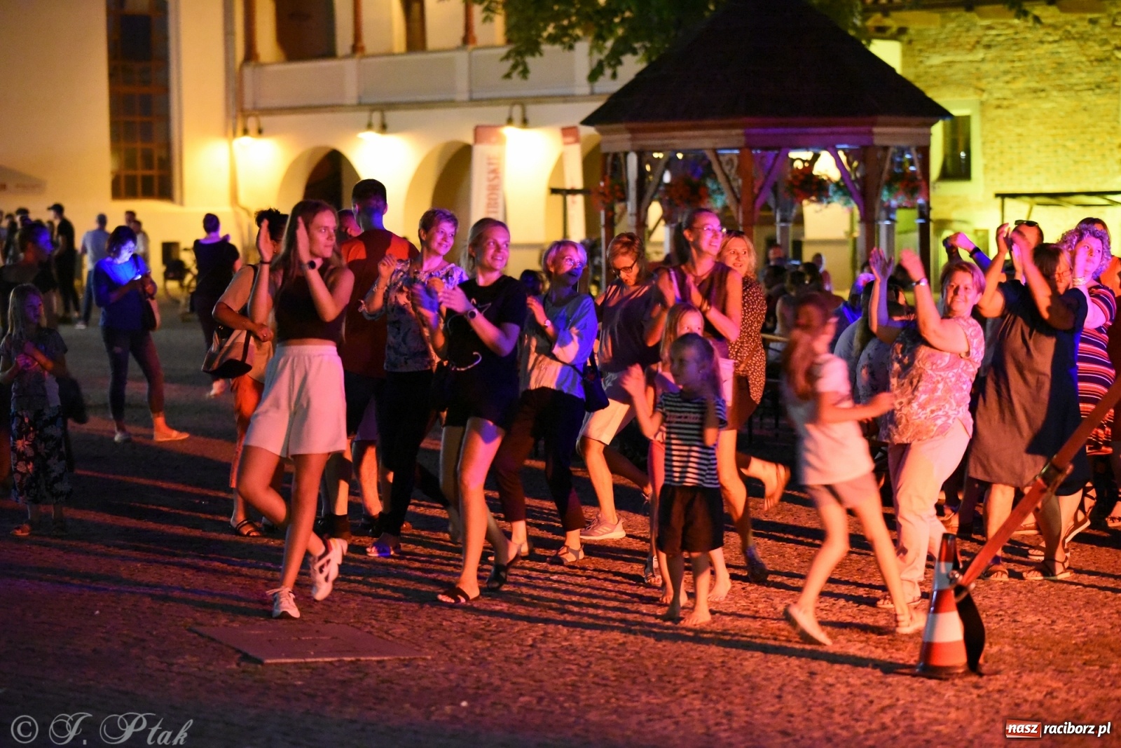 Zdjęcie w galerii na portalu naszraciborz.pl: Zamkowe LATINO PARTY ON AIR [FOTO i WIDEO] wiadomości z regionu