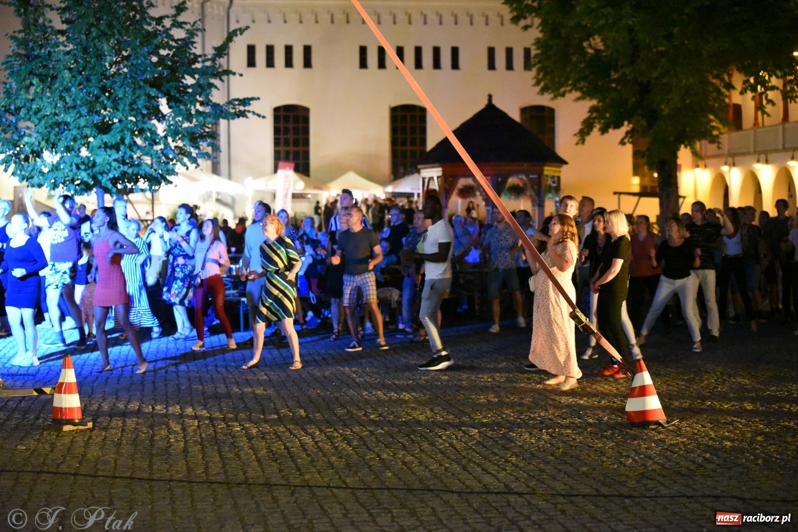 Zdjęcie w galerii na portalu naszraciborz.pl: Zamkowe LATINO PARTY ON AIR [FOTO i WIDEO] wiadomości z regionu