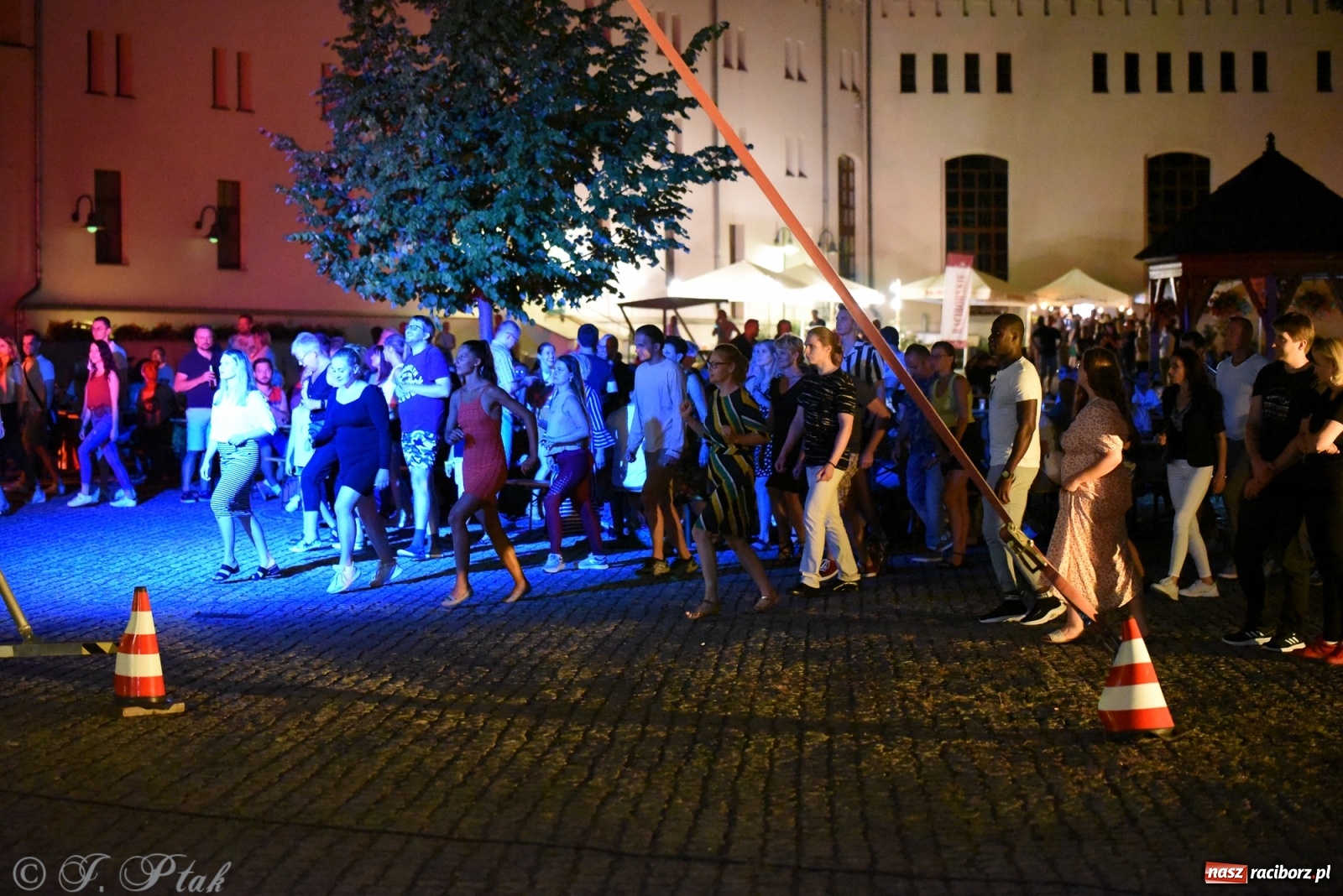 Zdjęcie w galerii na portalu naszraciborz.pl: Zamkowe LATINO PARTY ON AIR [FOTO i WIDEO] wiadomości z regionu