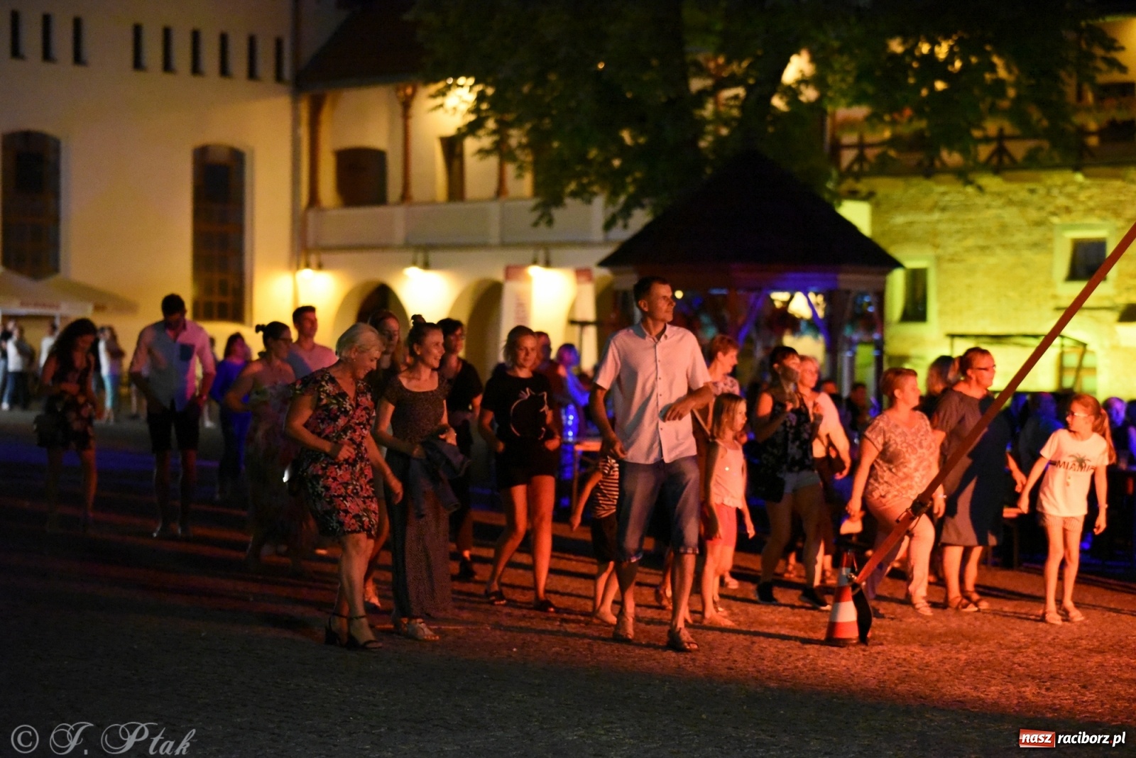 Zdjęcie w galerii na portalu naszraciborz.pl: Zamkowe LATINO PARTY ON AIR [FOTO i WIDEO] wiadomości z regionu