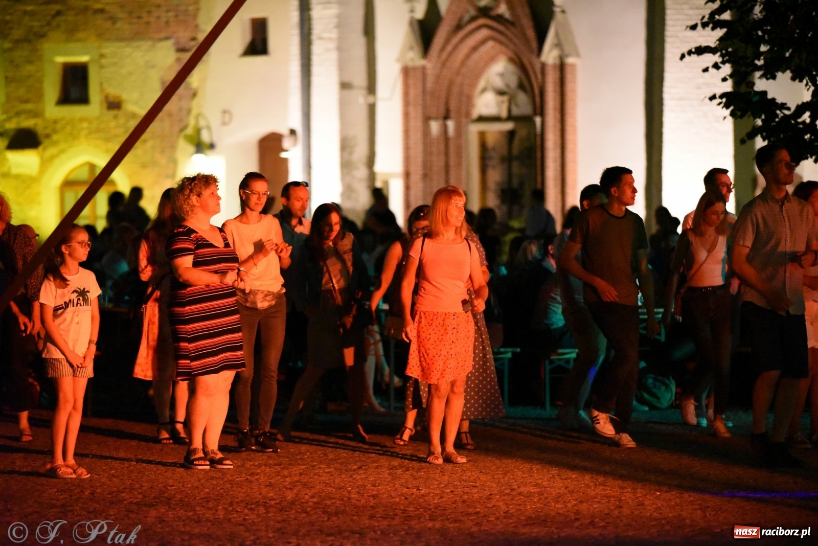 Zdjęcie w galerii na portalu naszraciborz.pl: Zamkowe LATINO PARTY ON AIR [FOTO i WIDEO] wiadomości z regionu