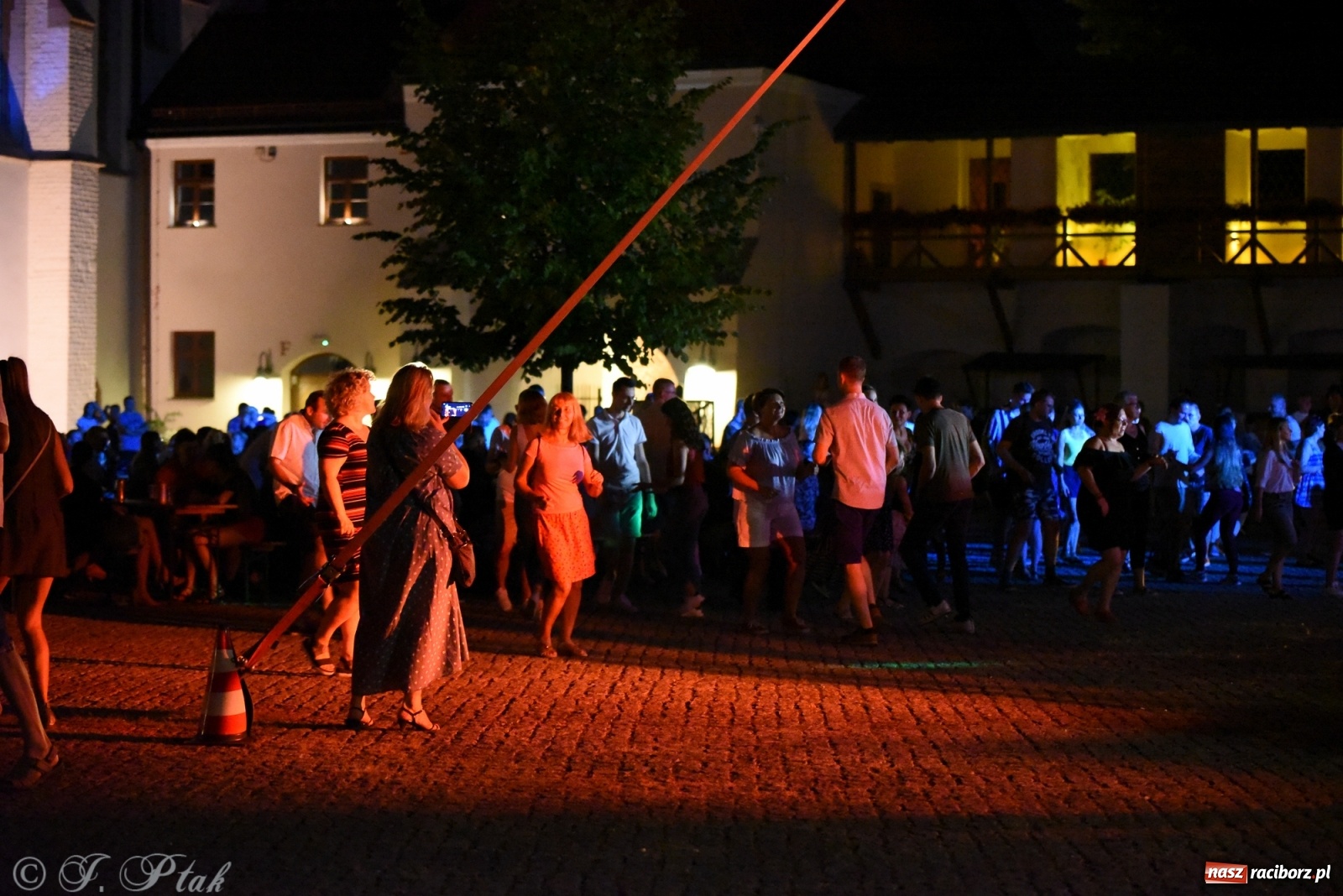 Zdjęcie w galerii na portalu naszraciborz.pl: Zamkowe LATINO PARTY ON AIR [FOTO i WIDEO] wiadomości z regionu