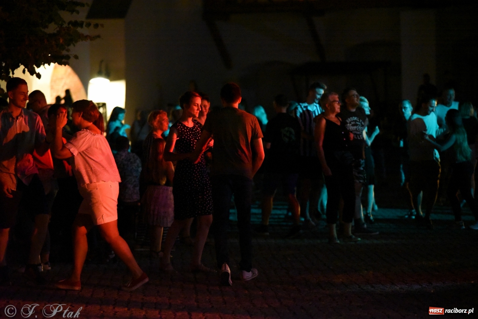 Zdjęcie w galerii na portalu naszraciborz.pl: Zamkowe LATINO PARTY ON AIR [FOTO i WIDEO] wiadomości z regionu