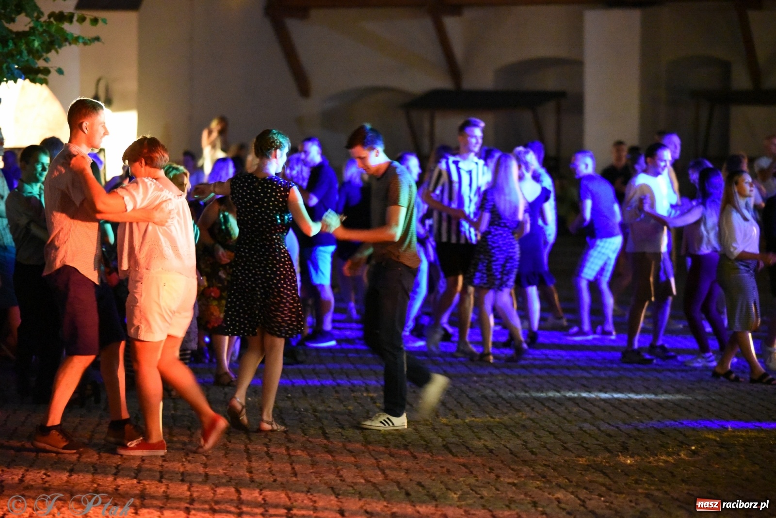 Zdjęcie w galerii na portalu naszraciborz.pl: Zamkowe LATINO PARTY ON AIR [FOTO i WIDEO] wiadomości z regionu