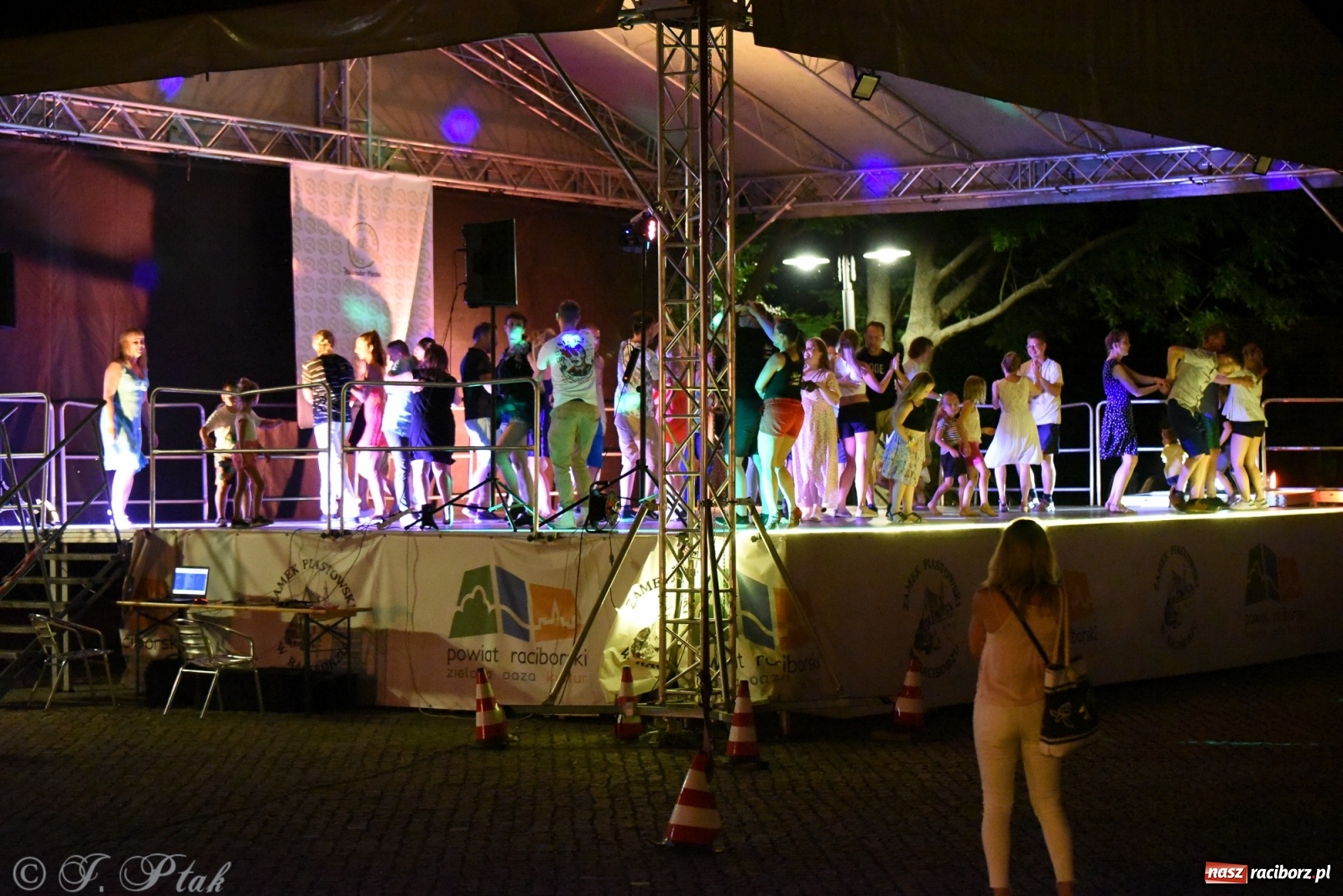 Zdjęcie w galerii na portalu naszraciborz.pl: Zamkowe LATINO PARTY ON AIR [FOTO i WIDEO] wiadomości z regionu