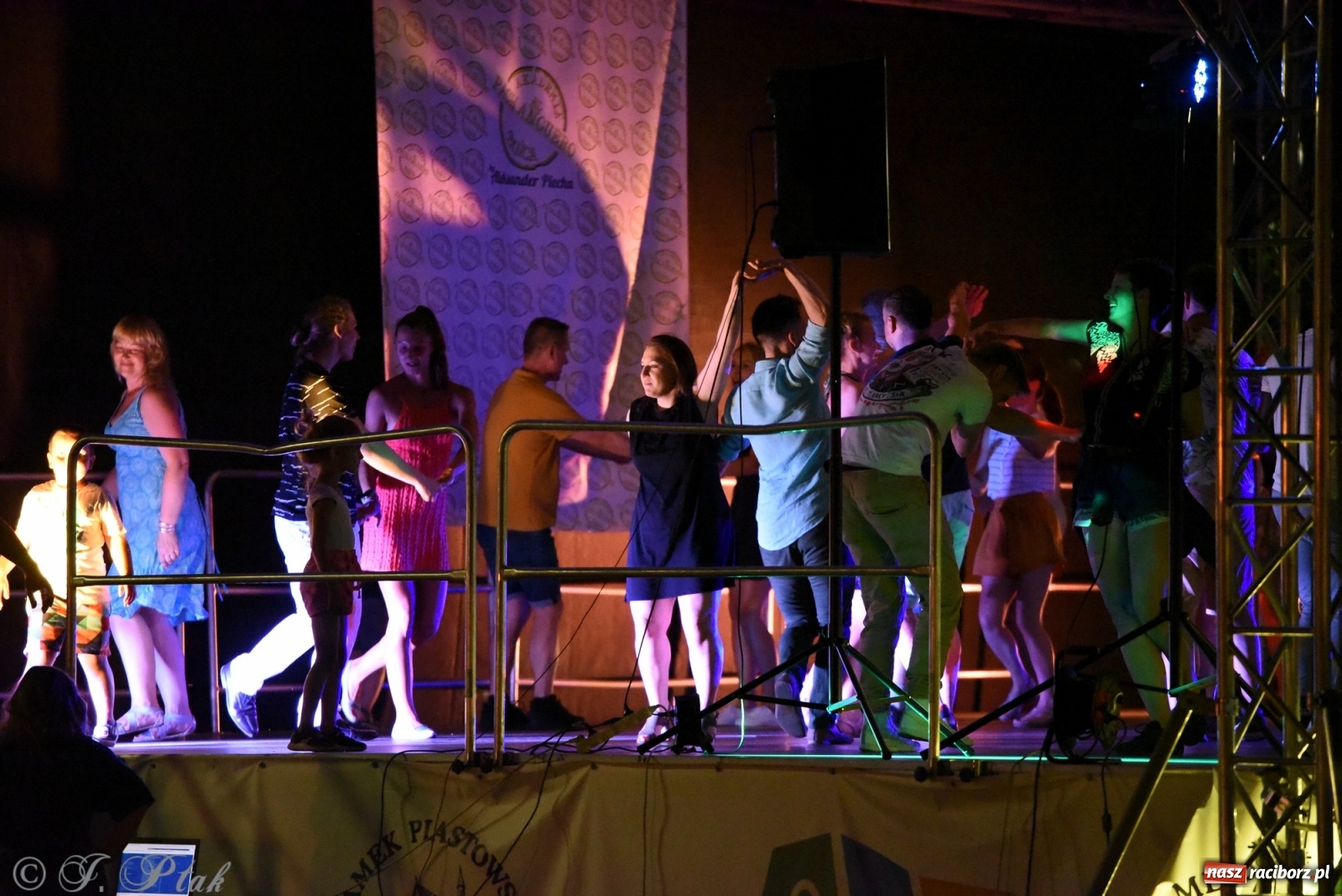 Zdjęcie w galerii na portalu naszraciborz.pl: Zamkowe LATINO PARTY ON AIR [FOTO i WIDEO] wiadomości z regionu