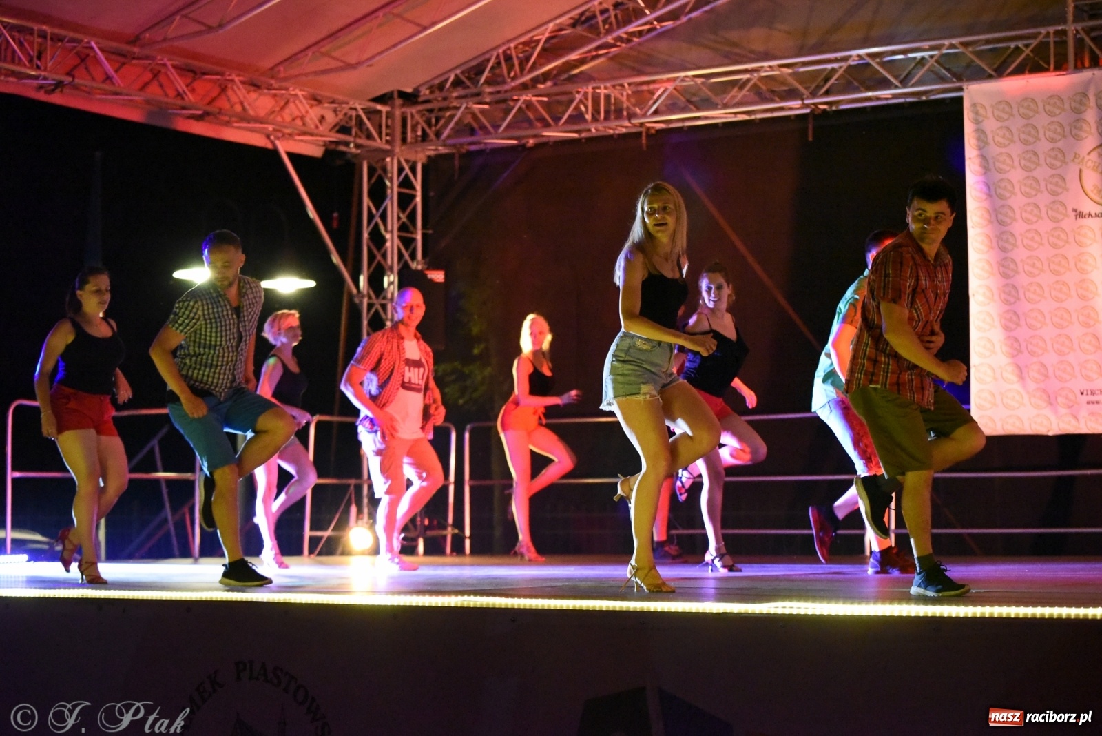 Zdjęcie w galerii na portalu naszraciborz.pl: Zamkowe LATINO PARTY ON AIR [FOTO i WIDEO] wiadomości z regionu