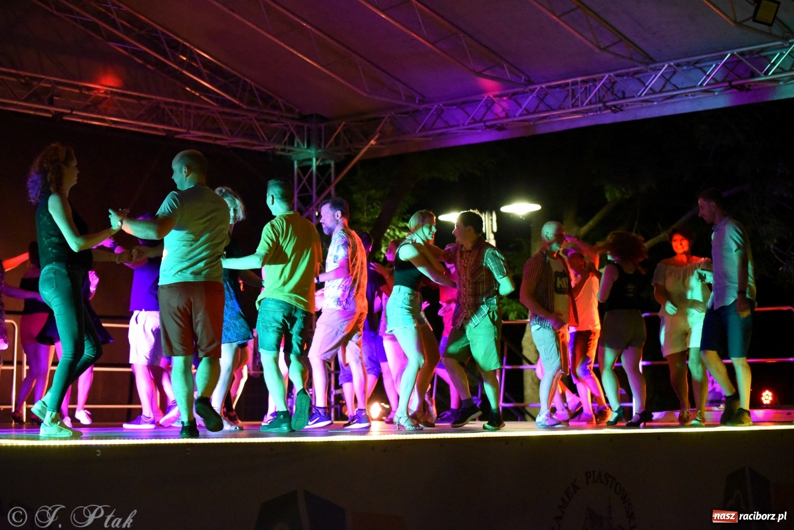 Zdjęcie w galerii na portalu naszraciborz.pl: Zamkowe LATINO PARTY ON AIR [FOTO i WIDEO] wiadomości z regionu