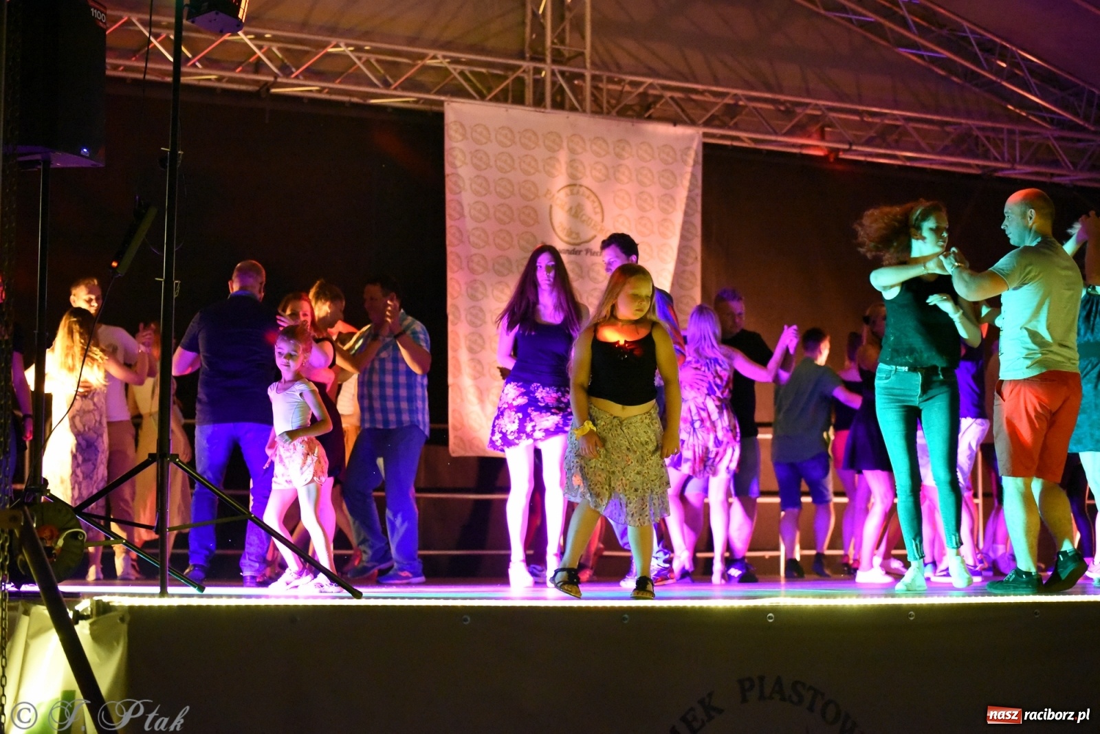 Zdjęcie w galerii na portalu naszraciborz.pl: Zamkowe LATINO PARTY ON AIR [FOTO i WIDEO] wiadomości z regionu