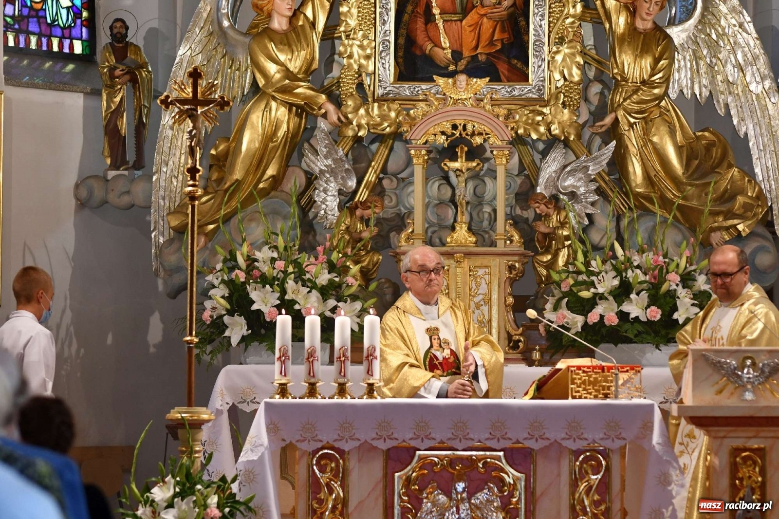 Zdjęcie w galerii na portalu naszraciborz.pl: Raszczyce żegnają swojego długoletniego proboszcza wiadomości z regionu