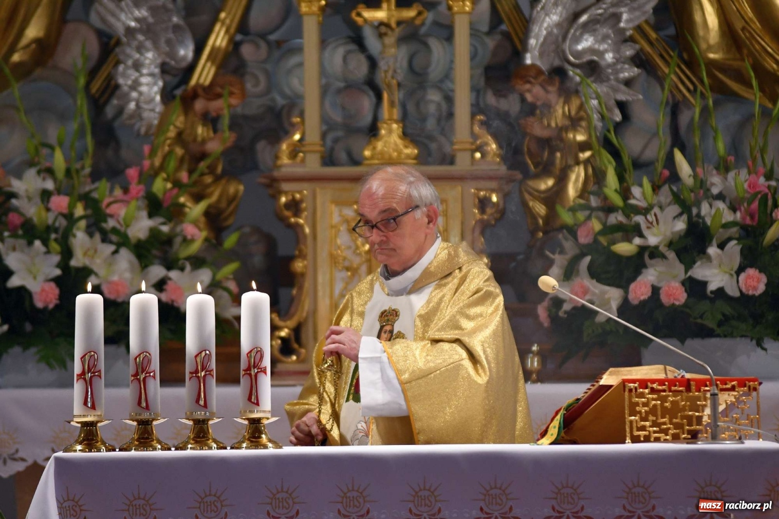 Zdjęcie w galerii na portalu naszraciborz.pl: Raszczyce żegnają swojego długoletniego proboszcza wiadomości z regionu