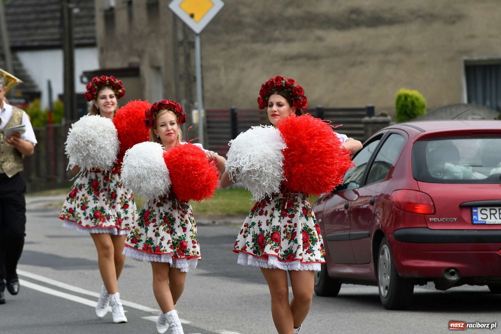 Zdjęcie w galerii na portalu naszraciborz.pl: Raszczyce żegnają swojego długoletniego proboszcza wiadomości z regionu