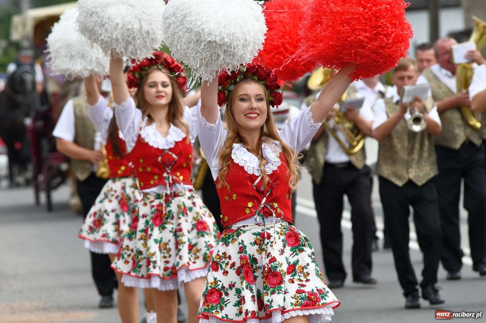 Zdjęcie w galerii na portalu naszraciborz.pl: Raszczyce żegnają swojego długoletniego proboszcza wiadomości z regionu
