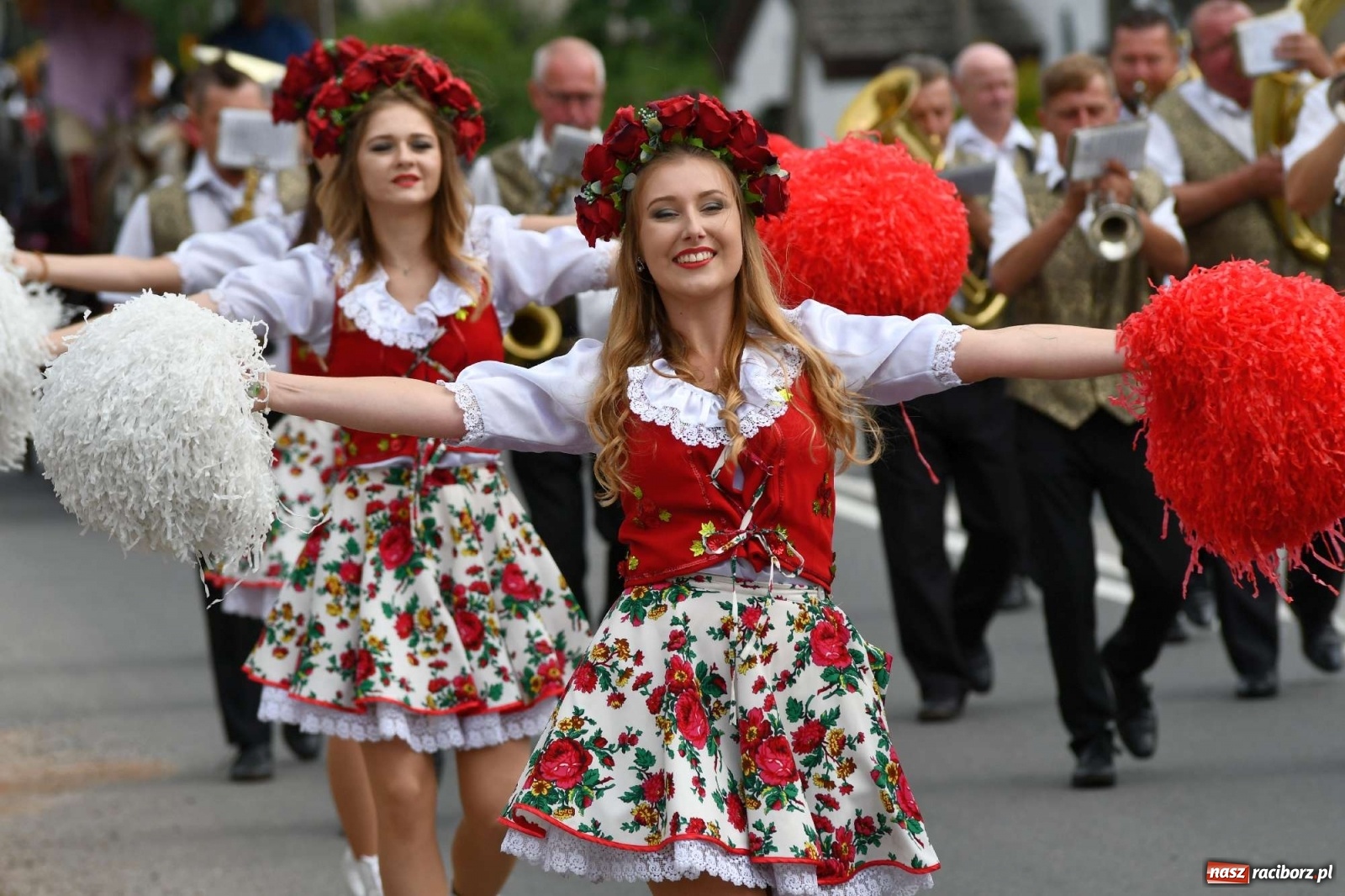 Zdjęcie w galerii na portalu naszraciborz.pl: Raszczyce żegnają swojego długoletniego proboszcza wiadomości z regionu