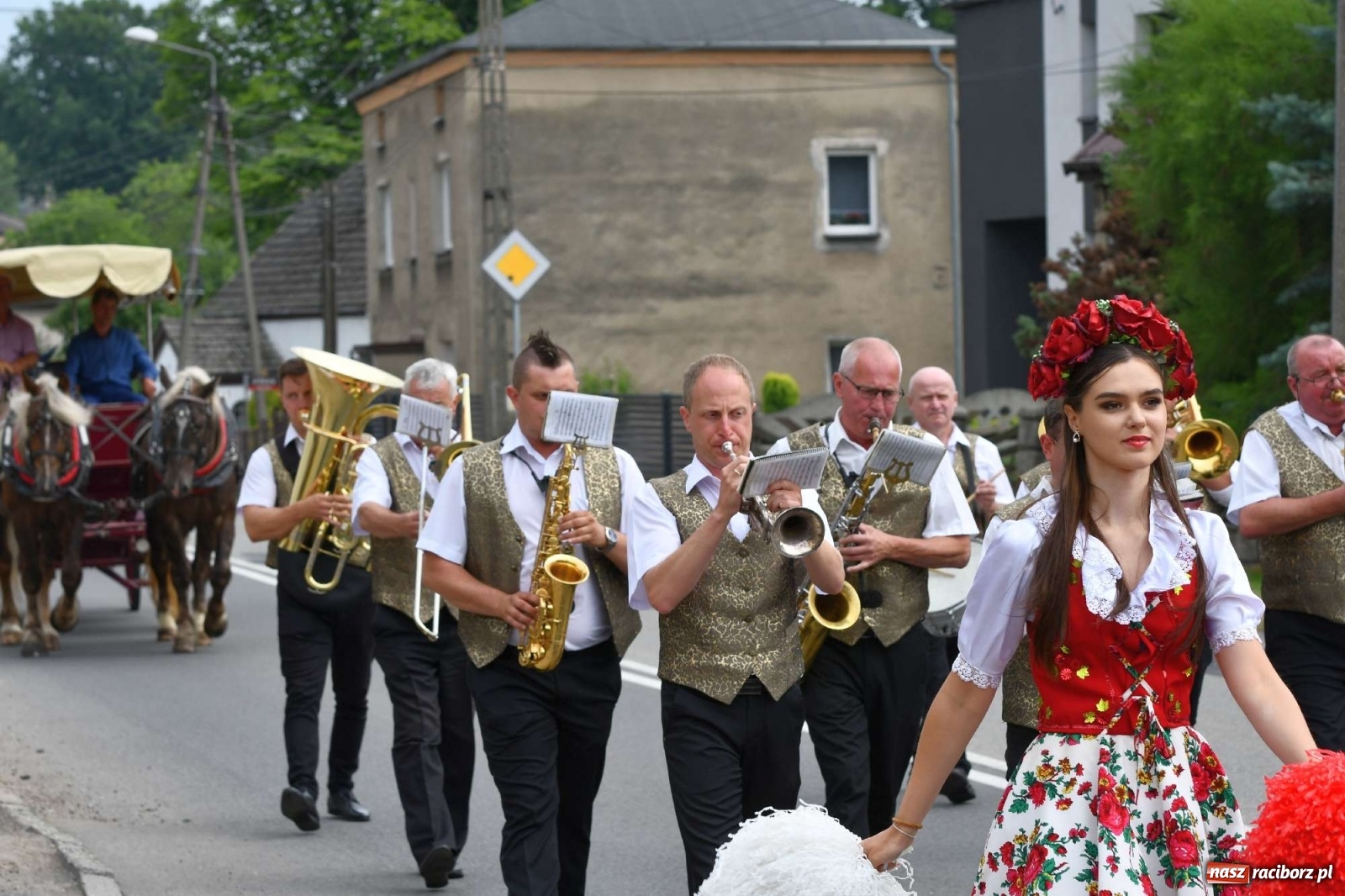 Zdjęcie w galerii na portalu naszraciborz.pl: Raszczyce żegnają swojego długoletniego proboszcza wiadomości z regionu