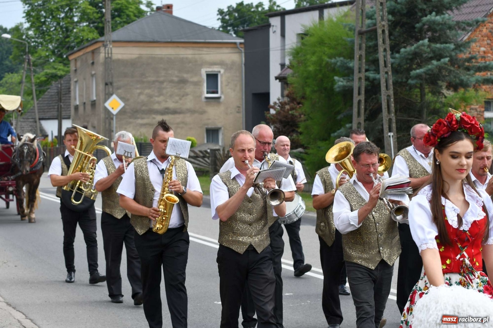 Zdjęcie w galerii na portalu naszraciborz.pl: Raszczyce żegnają swojego długoletniego proboszcza wiadomości z regionu