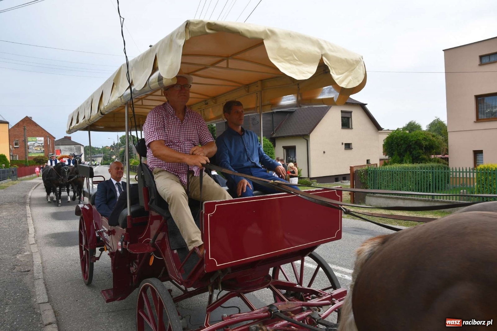 Zdjęcie w galerii na portalu naszraciborz.pl: Raszczyce żegnają swojego długoletniego proboszcza wiadomości z regionu