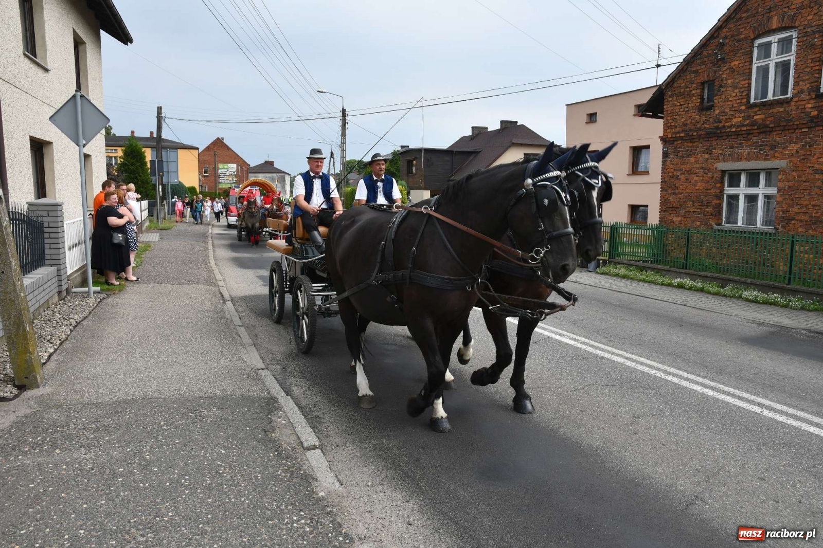 Zdjęcie w galerii na portalu naszraciborz.pl: Raszczyce żegnają swojego długoletniego proboszcza wiadomości z regionu