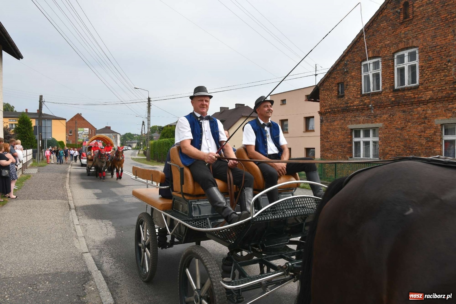 Zdjęcie w galerii na portalu naszraciborz.pl: Raszczyce żegnają swojego długoletniego proboszcza wiadomości z regionu