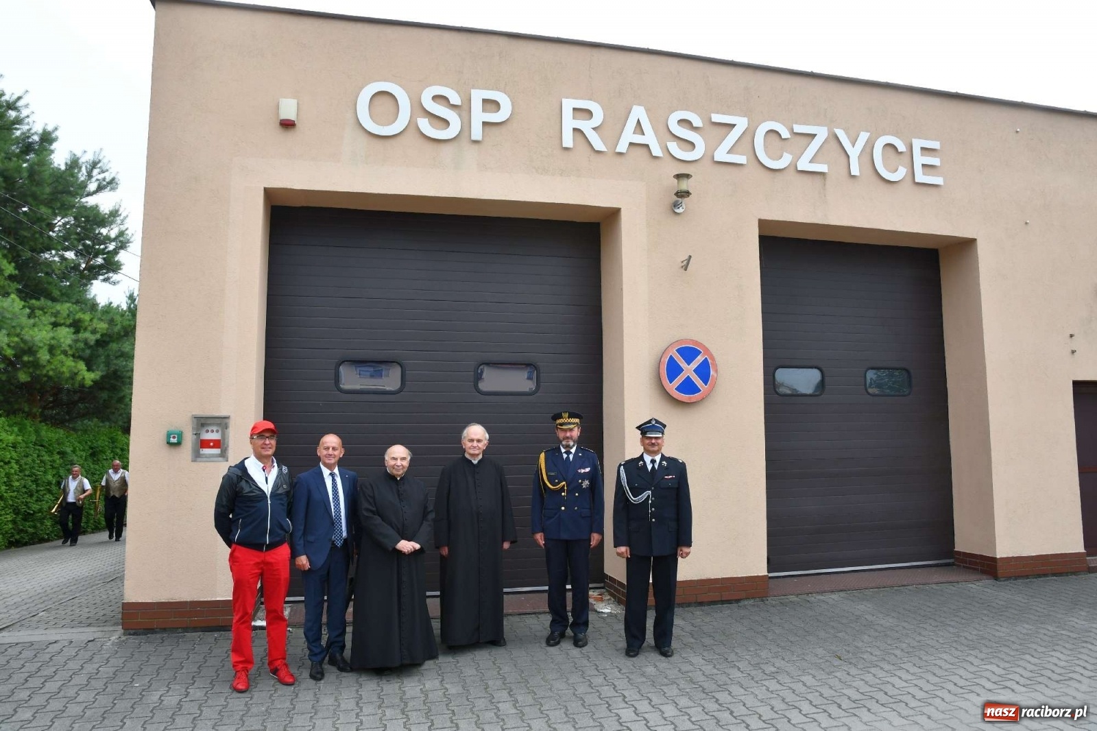 Zdjęcie w galerii na portalu naszraciborz.pl: Raszczyce żegnają swojego długoletniego proboszcza wiadomości z regionu