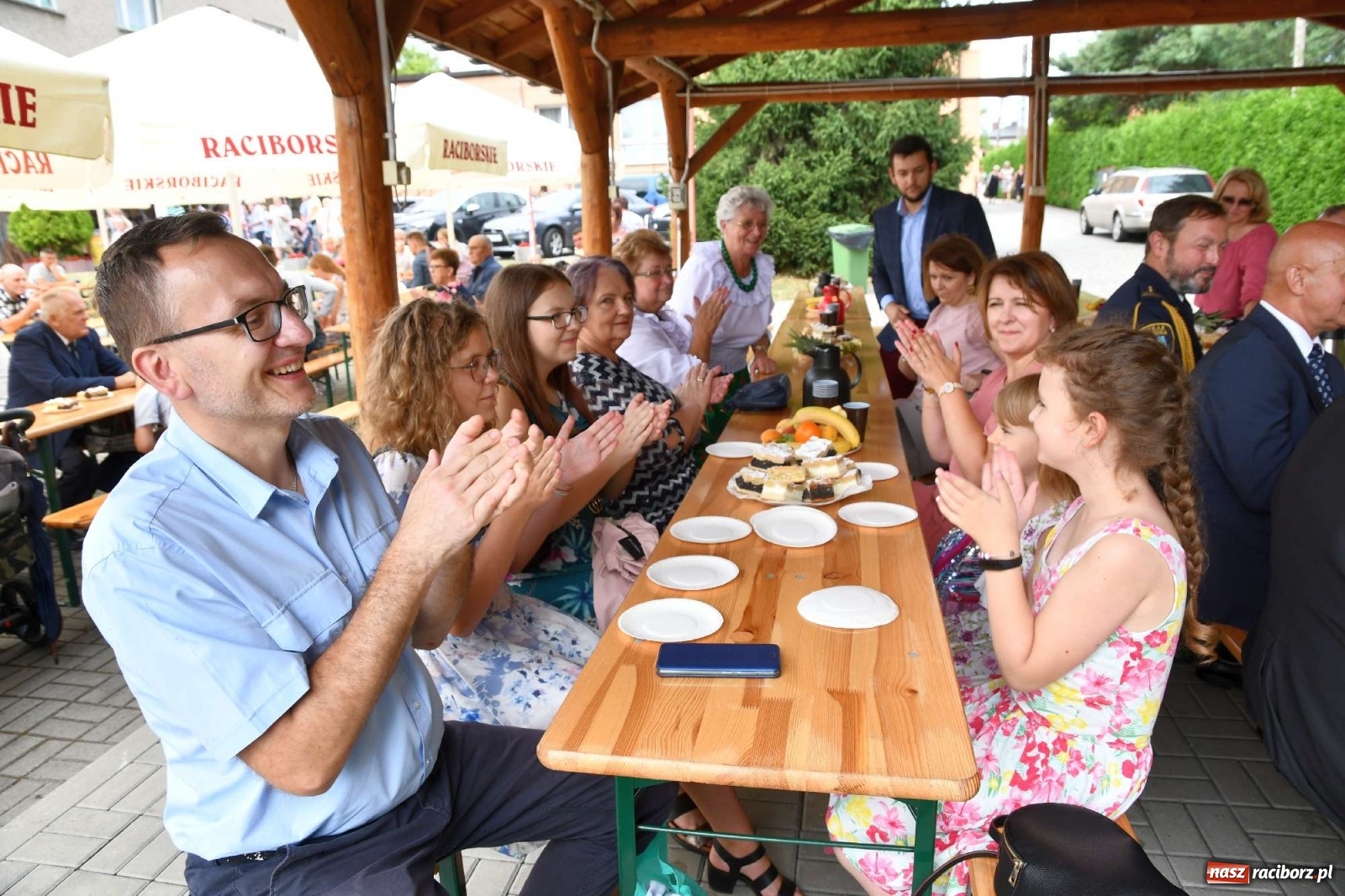 Zdjęcie w galerii na portalu naszraciborz.pl: Raszczyce żegnają swojego długoletniego proboszcza wiadomości z regionu