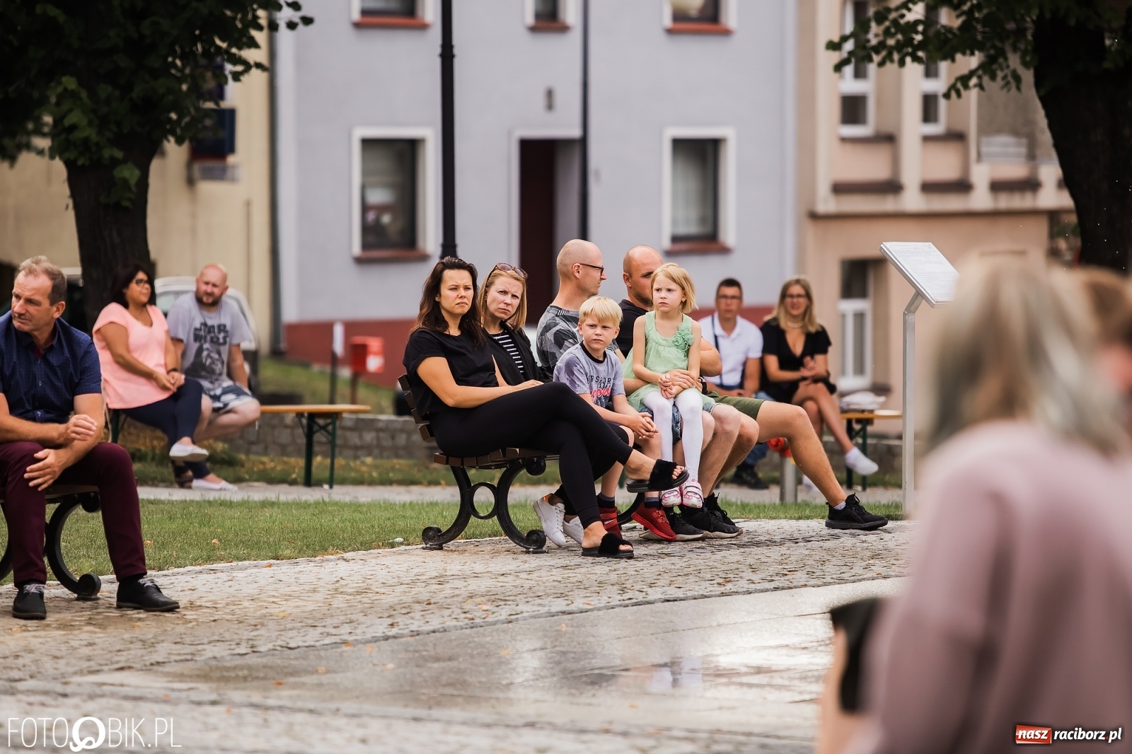 Zdjęcie w galerii na portalu naszraciborz.pl: Nastrojowy wieczór z piosenką na krzanowickim rynku wiadomości z regionu