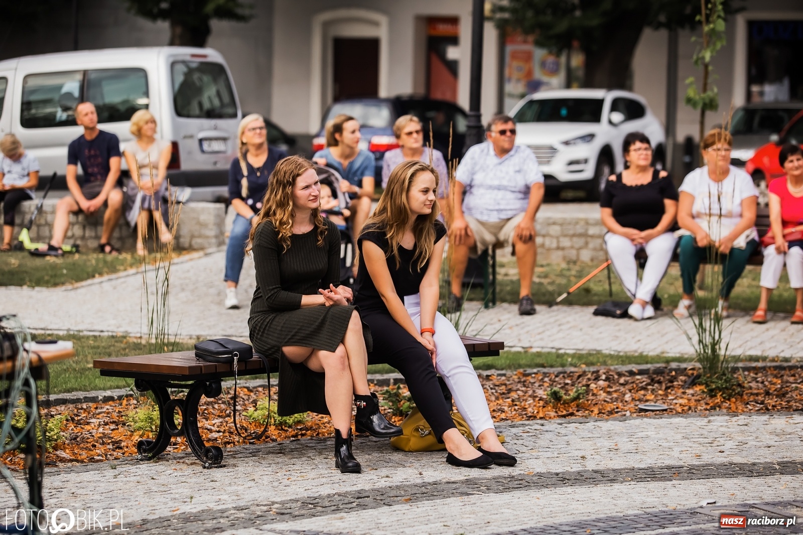 Zdjęcie w galerii na portalu naszraciborz.pl: Nastrojowy wieczór z piosenką na krzanowickim rynku wiadomości z regionu