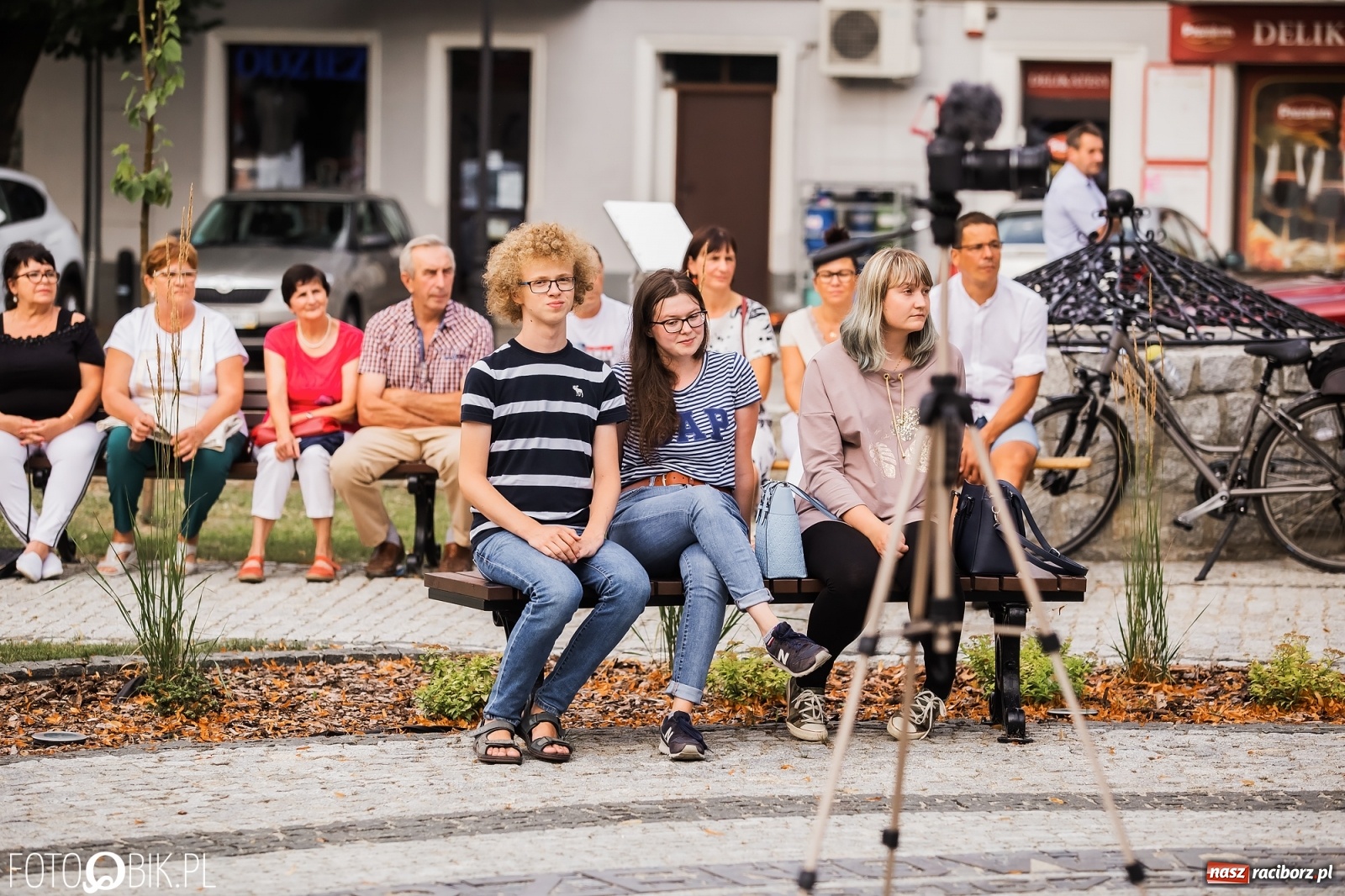 Zdjęcie w galerii na portalu naszraciborz.pl: Nastrojowy wieczór z piosenką na krzanowickim rynku wiadomości z regionu