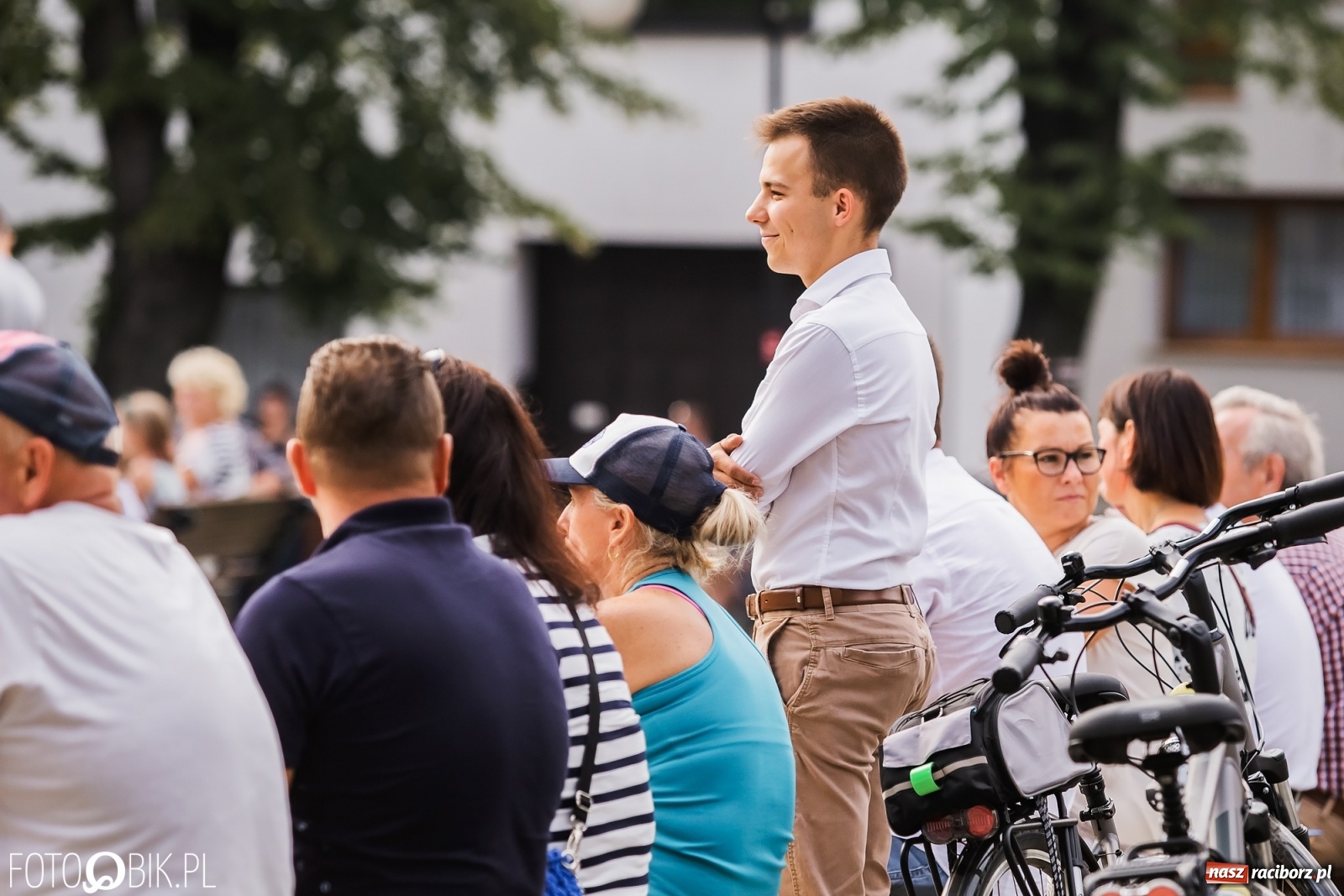 Zdjęcie w galerii na portalu naszraciborz.pl: Nastrojowy wieczór z piosenką na krzanowickim rynku wiadomości z regionu