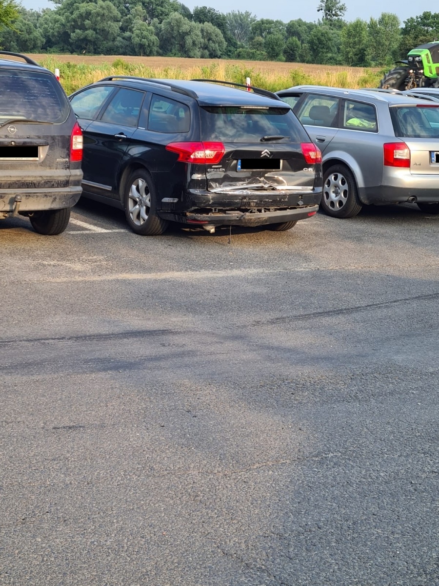 Zdjęcie w galerii na portalu naszraciborz.pl: Zderzenie seata i citroena w Zabełkowie na DK 78 [FOTO] wiadomości z regionu