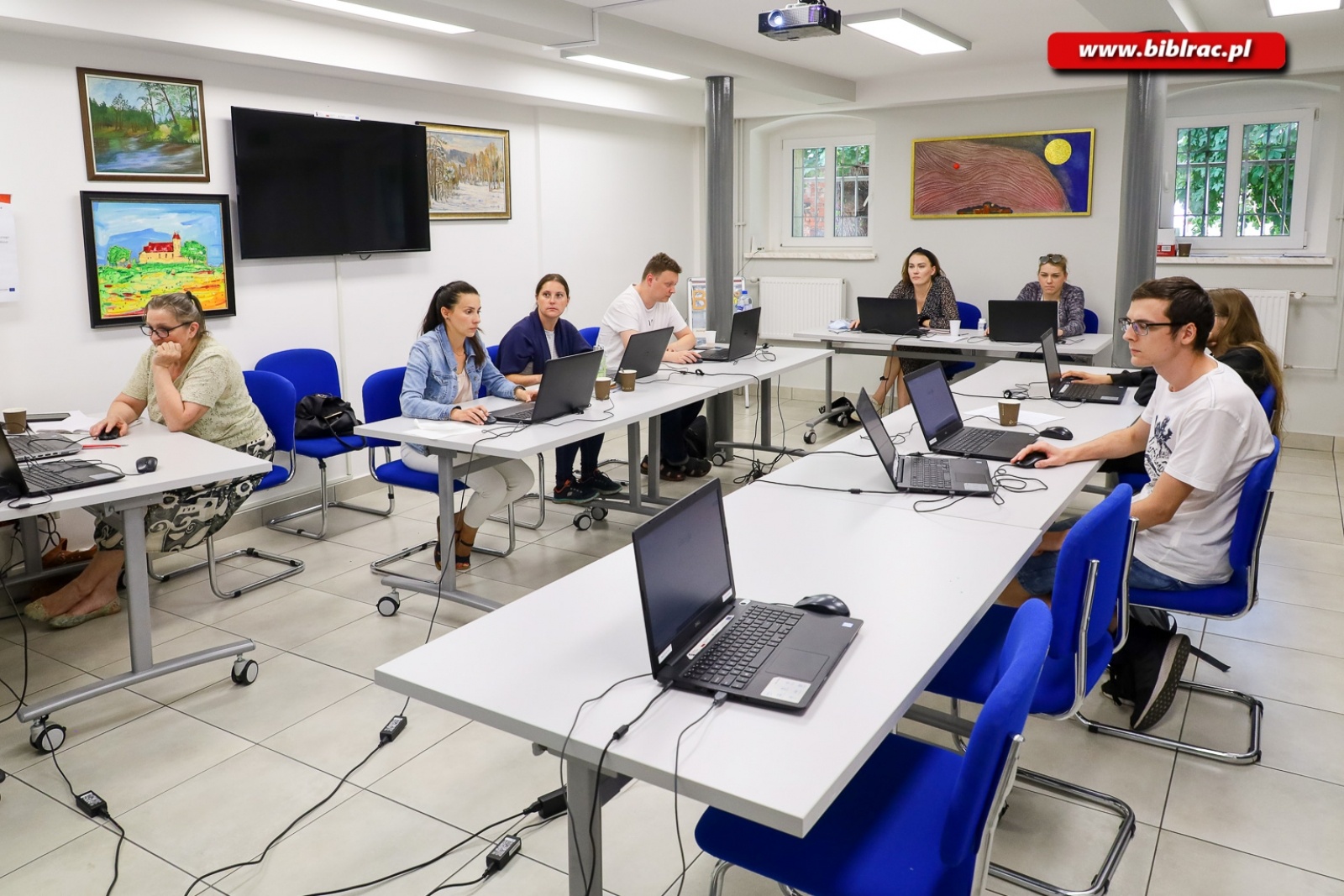 Zdjęcie w galerii na portalu naszraciborz.pl: W Bibliotece zakończono kurs zawodowy Grafika komputerowa i projektowanie stron www wiadomości z regionu