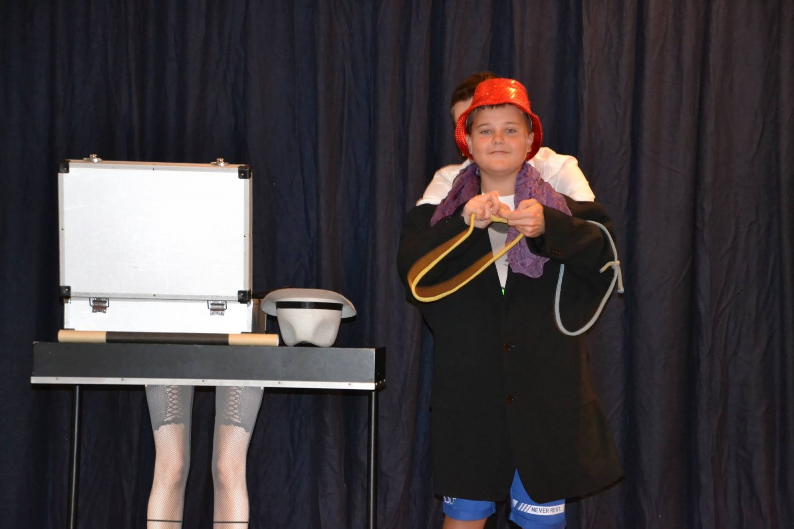 Zdjęcie w galerii na portalu naszraciborz.pl: Spotkanie z iluzjonistą - Konradem Mościńskim oraz pokaz „Lodowe Eksperymenty” wiadomości z regionu