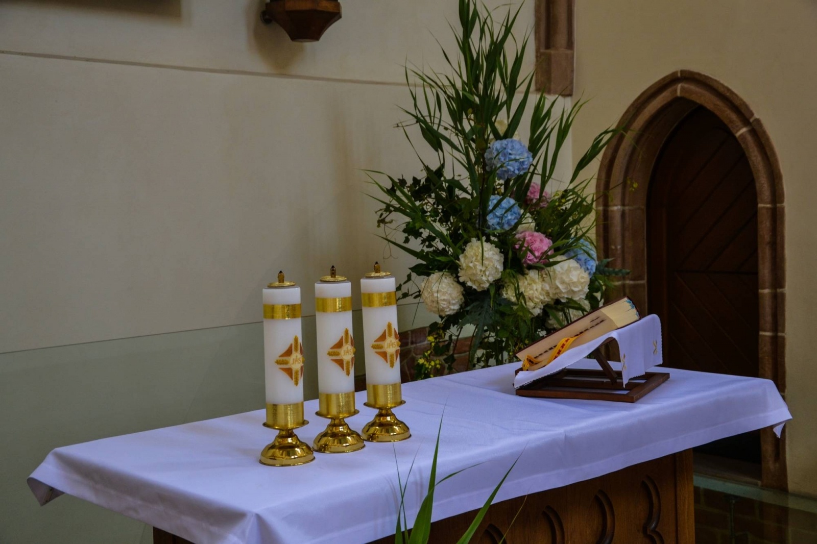 Zdjęcie w galerii na portalu naszraciborz.pl: Jak wam się podoba ślubny wystrój kaplicy zamkowej w Raciborzu? [FOTO] wiadomości z regionu