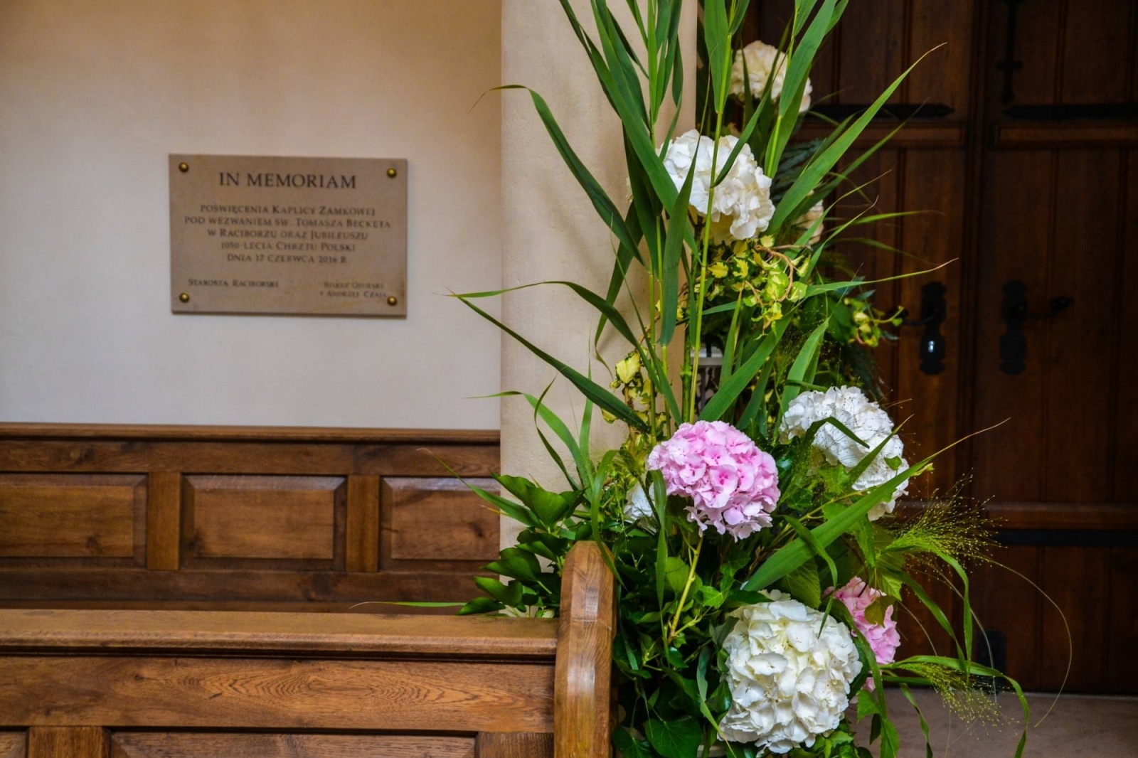 Zdjęcie w galerii na portalu naszraciborz.pl: Jak wam się podoba ślubny wystrój kaplicy zamkowej w Raciborzu? [FOTO] wiadomości z regionu