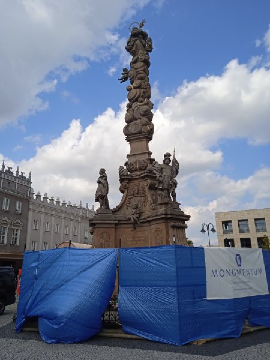 Zdjęcie w galerii na portalu naszraciborz.pl: Ruszyły prace przy odnowieniu Kolumny Maryjnej wiadomości z regionu