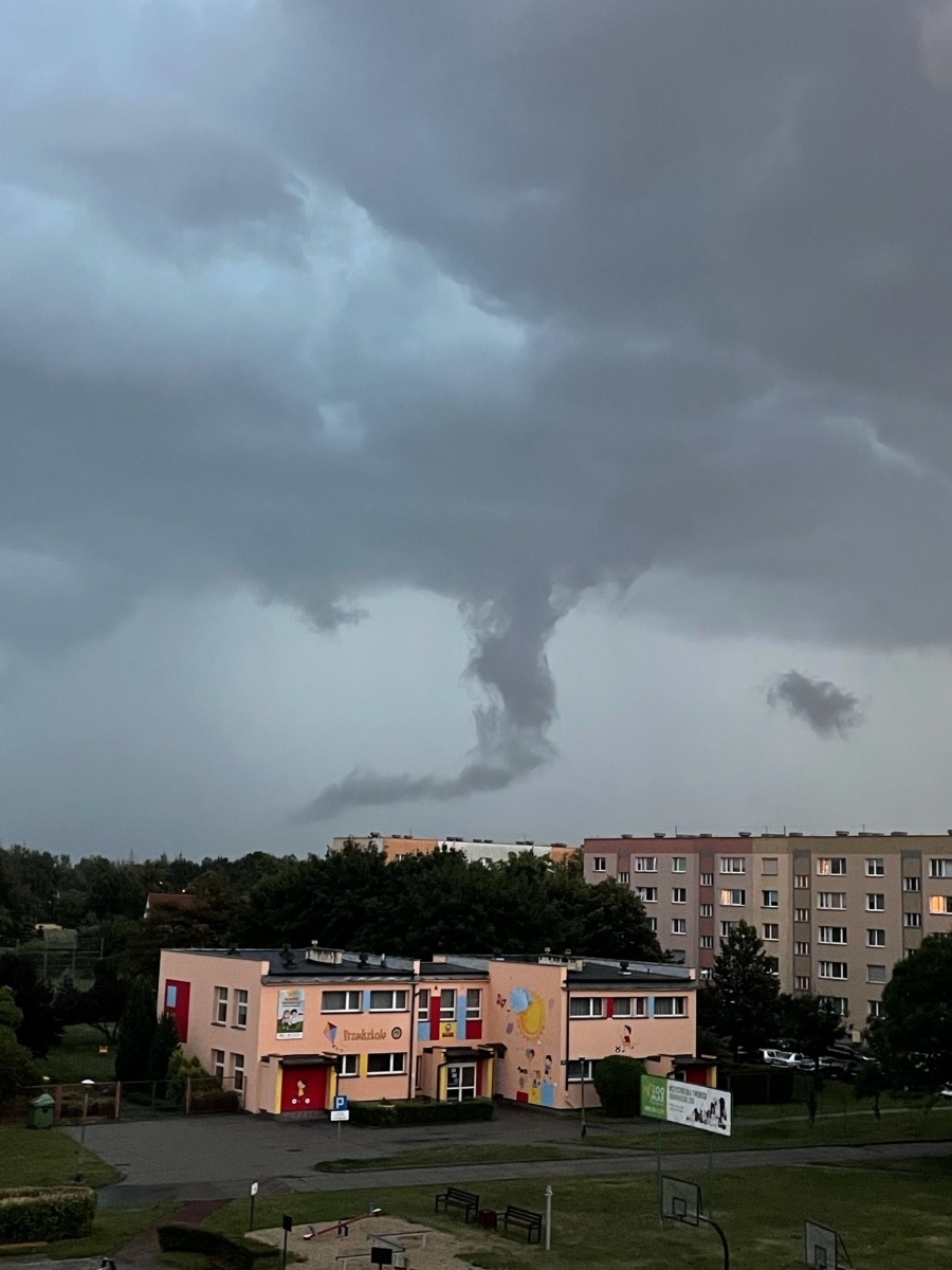 Zdjęcie w galerii na portalu naszraciborz.pl: Ulewa spowodowała podtopienia w gm. Krzyżanowice oraz Krzanowice [WIDEO] wiadomości z regionu