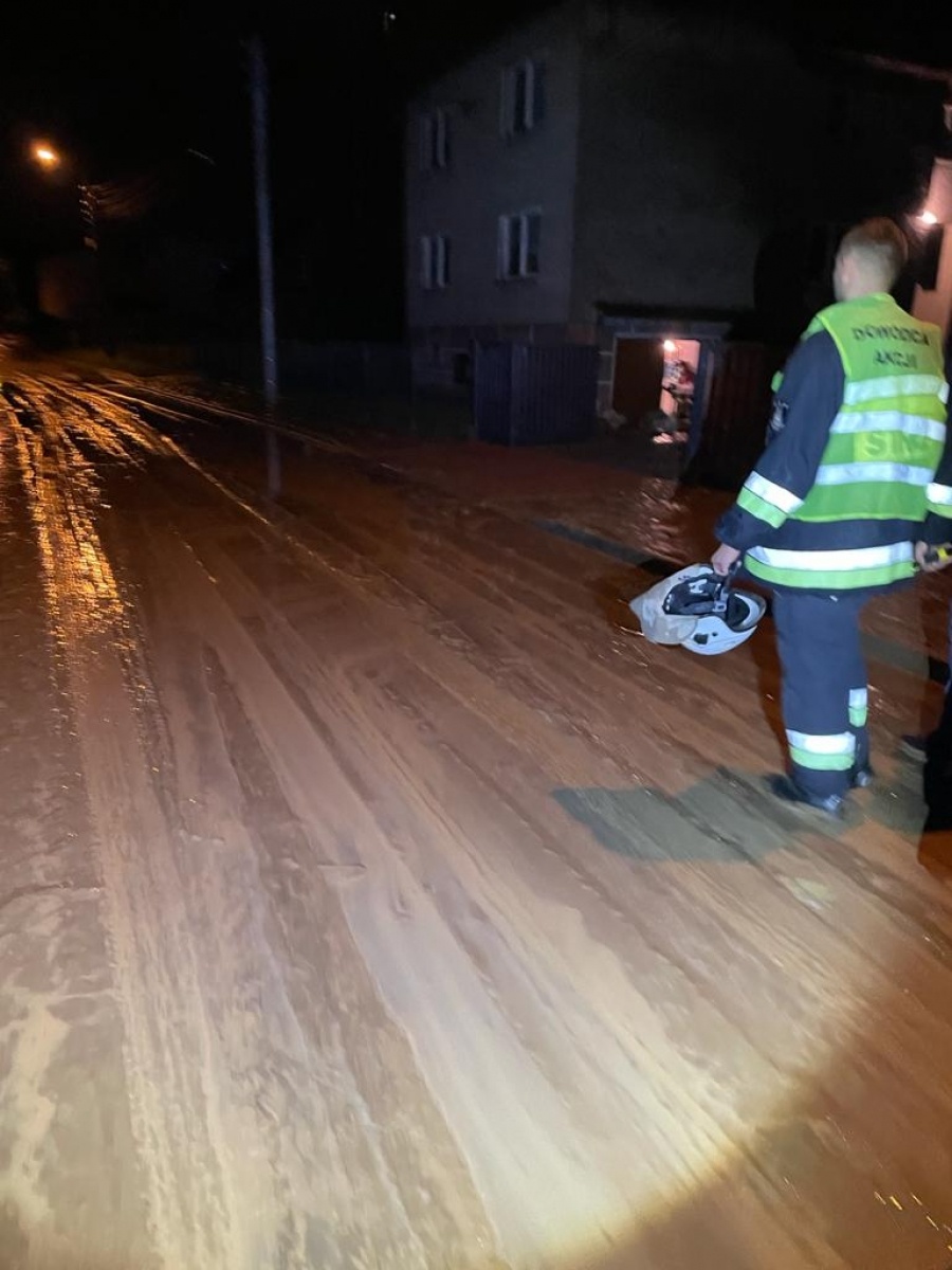 Zdjęcie w galerii na portalu naszraciborz.pl: Ulewa spowodowała podtopienia w gm. Krzyżanowice oraz Krzanowice [WIDEO] wiadomości z regionu