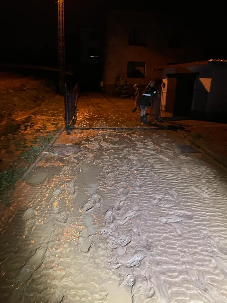 Zdjęcie w galerii na portalu naszraciborz.pl: Ulewa spowodowała podtopienia w gm. Krzyżanowice oraz Krzanowice [WIDEO] wiadomości z regionu
