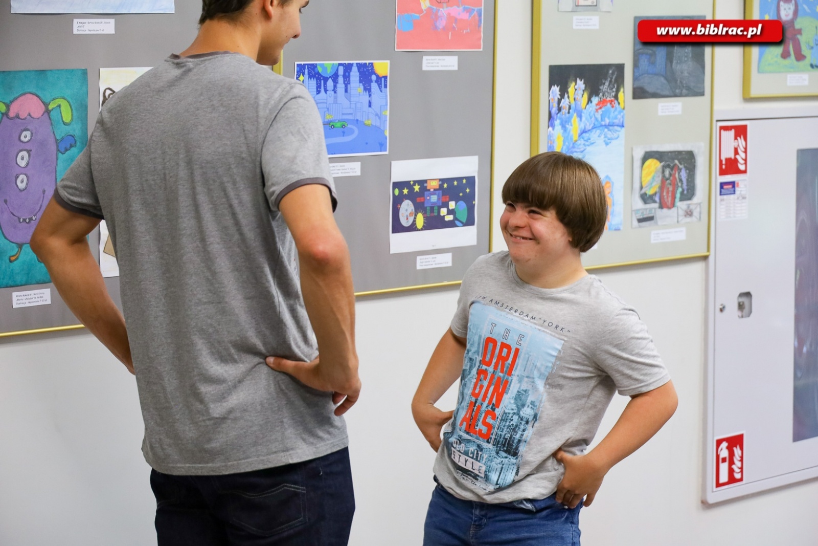 Zdjęcie w galerii na portalu naszraciborz.pl:  W bibliotece trwają wakacyjne zajęcia dla osób z niepełnosprawnościami wiadomości z regionu