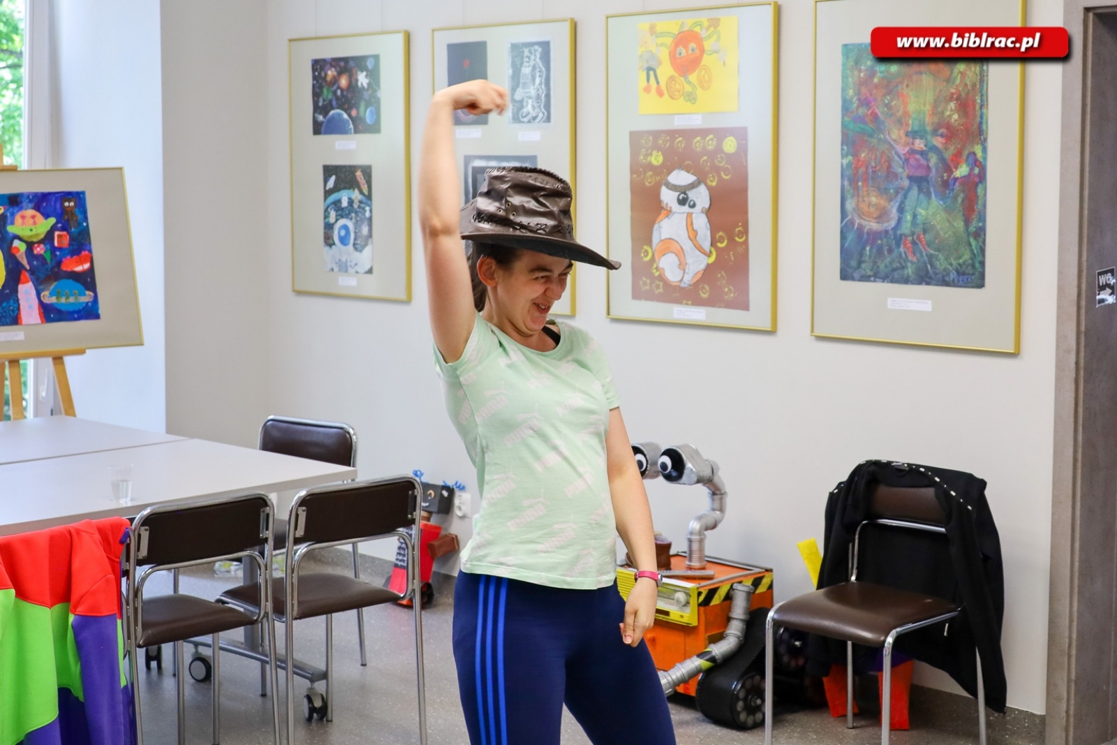 Zdjęcie w galerii na portalu naszraciborz.pl:  W bibliotece trwają wakacyjne zajęcia dla osób z niepełnosprawnościami wiadomości z regionu