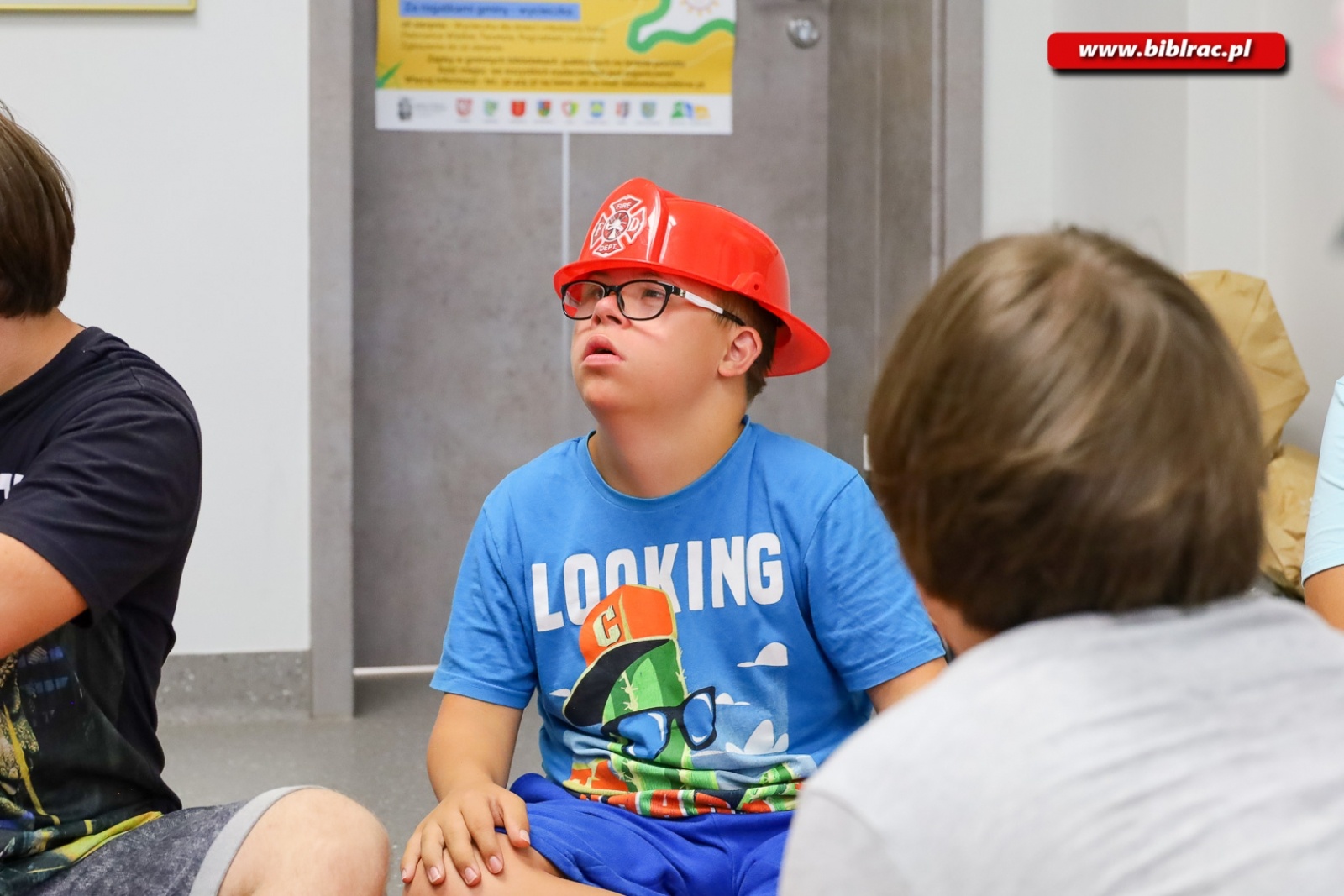 Zdjęcie w galerii na portalu naszraciborz.pl:  W bibliotece trwają wakacyjne zajęcia dla osób z niepełnosprawnościami wiadomości z regionu